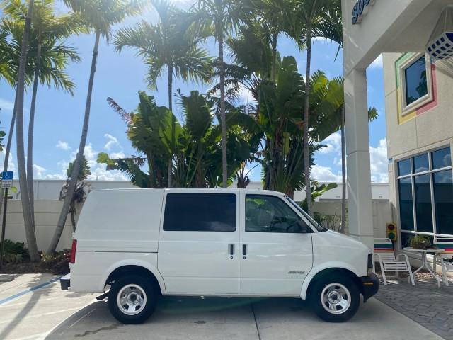 2001 White /Pewter Chevrolet Astro Cargo Van LOW MILES 84,812 (1GCDM19W71B) with an 4.3L Vortec 4300 Scpi V6 Engine engine, Automatic transmission, located at 4701 North Dixie Hwy, Pompano Beach, FL, 33064, (954) 422-2889, 26.240938, -80.123474 - OUR WEBPAGE FLORIDACARS1.COM HAS OVER 100 PHOTOS AND FREE CARFAX LINK 2001 CHEVROLET ASTRO VIN: 1GCDM19W71B154603 1 G C D M 1 9 W 7 1 B 1 5 4 6 0 3 VAN 4.3L V6 F OHV 12V GASOLINE 22 MPG REAR WHEEL DRIVE Features ABS Brakes Air Conditioning AM/FM Stereo Automatic Transmission CD Audio Cloth Seats Cru - Photo#96