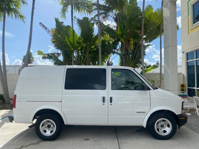 2001 White /Pewter Chevrolet Astro Cargo Van LOW MILES 84,812 (1GCDM19W71B) with an 4.3L Vortec 4300 Scpi V6 Engine engine, Automatic transmission, located at 4701 North Dixie Hwy, Pompano Beach, FL, 33064, (954) 422-2889, 26.240938, -80.123474 - OUR WEBPAGE FLORIDACARS1.COM HAS OVER 100 PHOTOS AND FREE CARFAX LINK 2001 CHEVROLET ASTRO VIN: 1GCDM19W71B154603 1 G C D M 1 9 W 7 1 B 1 5 4 6 0 3 VAN 4.3L V6 F OHV 12V GASOLINE 22 MPG REAR WHEEL DRIVE Features ABS Brakes Air Conditioning AM/FM Stereo Automatic Transmission CD Audio Cloth Seats Cru - Photo#97