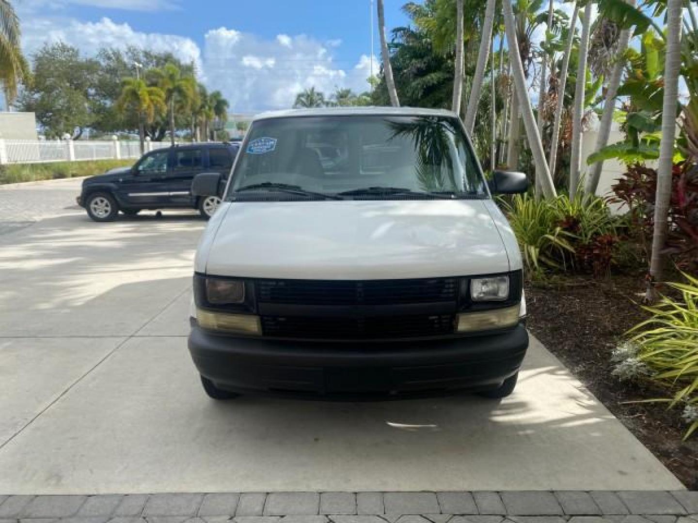 2001 White /Pewter Chevrolet Astro Cargo Van LOW MILES 84,812 (1GCDM19W71B) with an 4.3L Vortec 4300 Scpi V6 Engine engine, Automatic transmission, located at 4701 North Dixie Hwy, Pompano Beach, FL, 33064, (954) 422-2889, 26.240938, -80.123474 - OUR WEBPAGE FLORIDACARS1.COM HAS OVER 100 PHOTOS AND FREE CARFAX LINK 2001 CHEVROLET ASTRO VIN: 1GCDM19W71B154603 1 G C D M 1 9 W 7 1 B 1 5 4 6 0 3 VAN 4.3L V6 F OHV 12V GASOLINE 22 MPG REAR WHEEL DRIVE Features ABS Brakes Air Conditioning AM/FM Stereo Automatic Transmission CD Audio Cloth Seats Cru - Photo#99