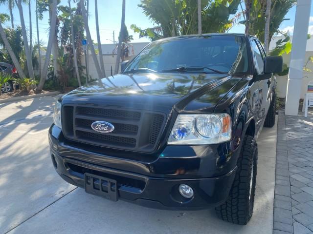 2006 Black /Flint Ford F-150 STX 4 DOOR LOW MILES 92,223 (1FTRX12W56N) with an 4.6L EFI V8 Engine engine, Automatic transmission, located at 4701 North Dixie Hwy, Pompano Beach, FL, 33064, (954) 422-2889, 26.240938, -80.123474 - OUR WEBPAGE FLORIDACARS1.COM HAS OVER 100 PHOTOS AND FREE CARFAX LINK 2006 FORD F-150 XL STX 4 DOOR EXTRA CAB ICE COLD AIR VIN: 1FTRX12W56NA41794 1 F T R X 1 2 W 5 6 N A 4 1 7 9 4 4 DOOR EXTENDED CAB PICKUP 4.6L V8 F GASOLINE 19 MPG REAR WHEEL DRIVE Features ABS Brakes Air Conditioning Alloy Wheels - Photo#3