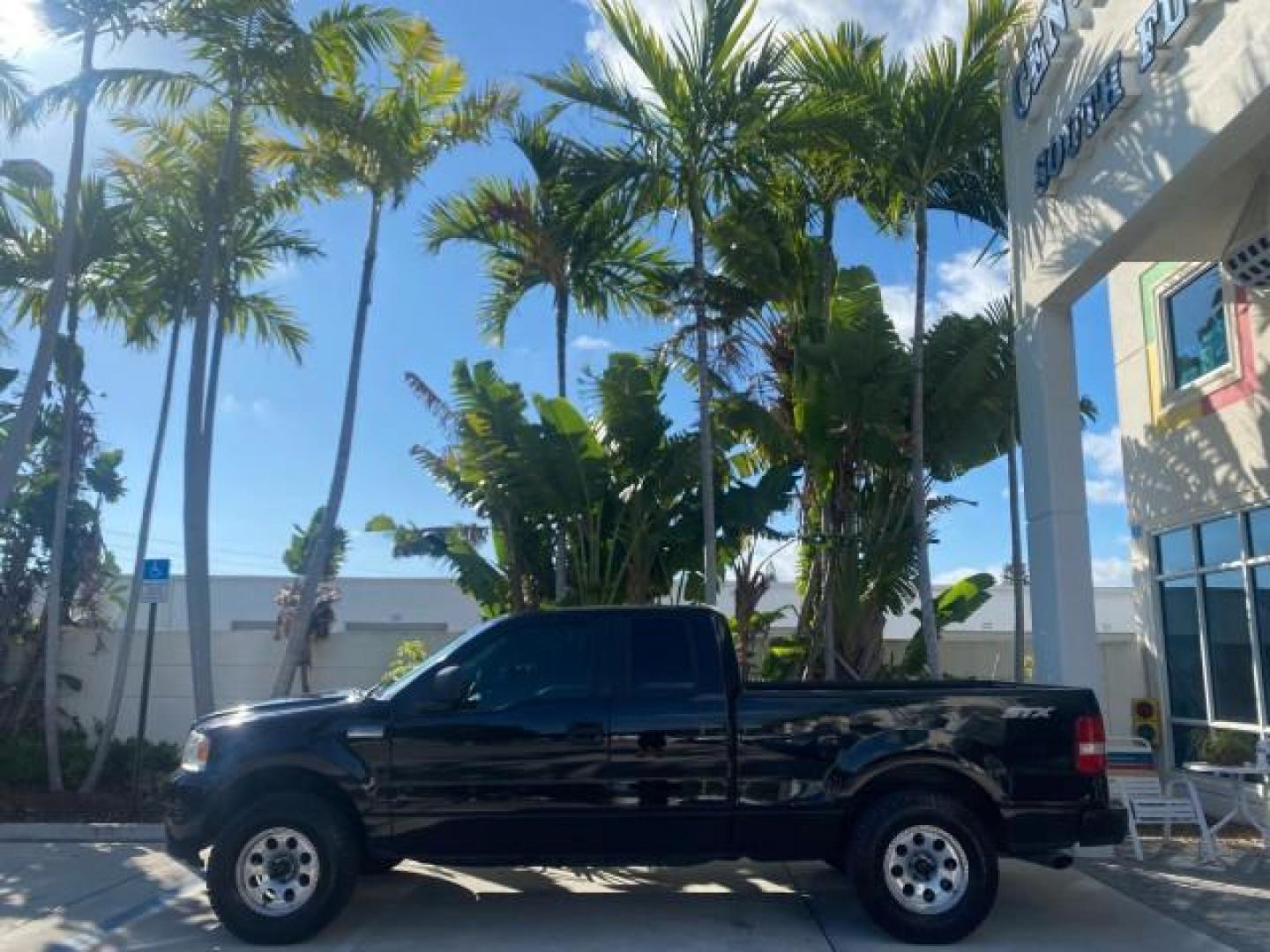 2006 Black /Flint Ford F-150 STX 4 DOOR LOW MILES 92,223 (1FTRX12W56N) with an 4.6L EFI V8 Engine engine, Automatic transmission, located at 4701 North Dixie Hwy, Pompano Beach, FL, 33064, (954) 422-2889, 26.240938, -80.123474 - OUR WEBPAGE FLORIDACARS1.COM HAS OVER 100 PHOTOS AND FREE CARFAX LINK 2006 FORD F-150 XL STX 4 DOOR EXTRA CAB ICE COLD AIR VIN: 1FTRX12W56NA41794 1 F T R X 1 2 W 5 6 N A 4 1 7 9 4 4 DOOR EXTENDED CAB PICKUP 4.6L V8 F GASOLINE 19 MPG REAR WHEEL DRIVE Features ABS Brakes Air Conditioning Alloy Wheels - Photo#4