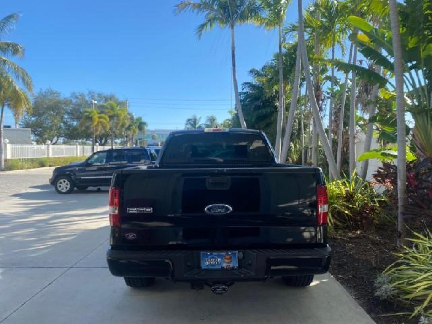 2006 Black /Flint Ford F-150 STX 4 DOOR LOW MILES 92,223 (1FTRX12W56N) with an 4.6L EFI V8 Engine engine, Automatic transmission, located at 4701 North Dixie Hwy, Pompano Beach, FL, 33064, (954) 422-2889, 26.240938, -80.123474 - OUR WEBPAGE FLORIDACARS1.COM HAS OVER 100 PHOTOS AND FREE CARFAX LINK 2006 FORD F-150 XL STX 4 DOOR EXTRA CAB ICE COLD AIR VIN: 1FTRX12W56NA41794 1 F T R X 1 2 W 5 6 N A 4 1 7 9 4 4 DOOR EXTENDED CAB PICKUP 4.6L V8 F GASOLINE 19 MPG REAR WHEEL DRIVE Features ABS Brakes Air Conditioning Alloy Wheels - Photo#6