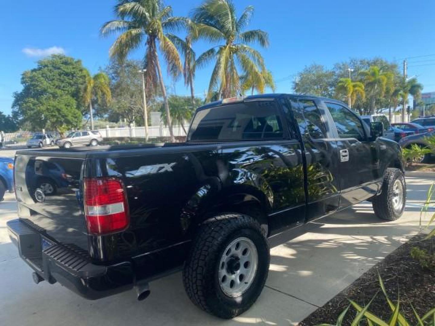 2006 Black /Flint Ford F-150 STX 4 DOOR LOW MILES 92,223 (1FTRX12W56N) with an 4.6L EFI V8 Engine engine, Automatic transmission, located at 4701 North Dixie Hwy, Pompano Beach, FL, 33064, (954) 422-2889, 26.240938, -80.123474 - OUR WEBPAGE FLORIDACARS1.COM HAS OVER 100 PHOTOS AND FREE CARFAX LINK 2006 FORD F-150 XL STX 4 DOOR EXTRA CAB ICE COLD AIR VIN: 1FTRX12W56NA41794 1 F T R X 1 2 W 5 6 N A 4 1 7 9 4 4 DOOR EXTENDED CAB PICKUP 4.6L V8 F GASOLINE 19 MPG REAR WHEEL DRIVE Features ABS Brakes Air Conditioning Alloy Wheels - Photo#7