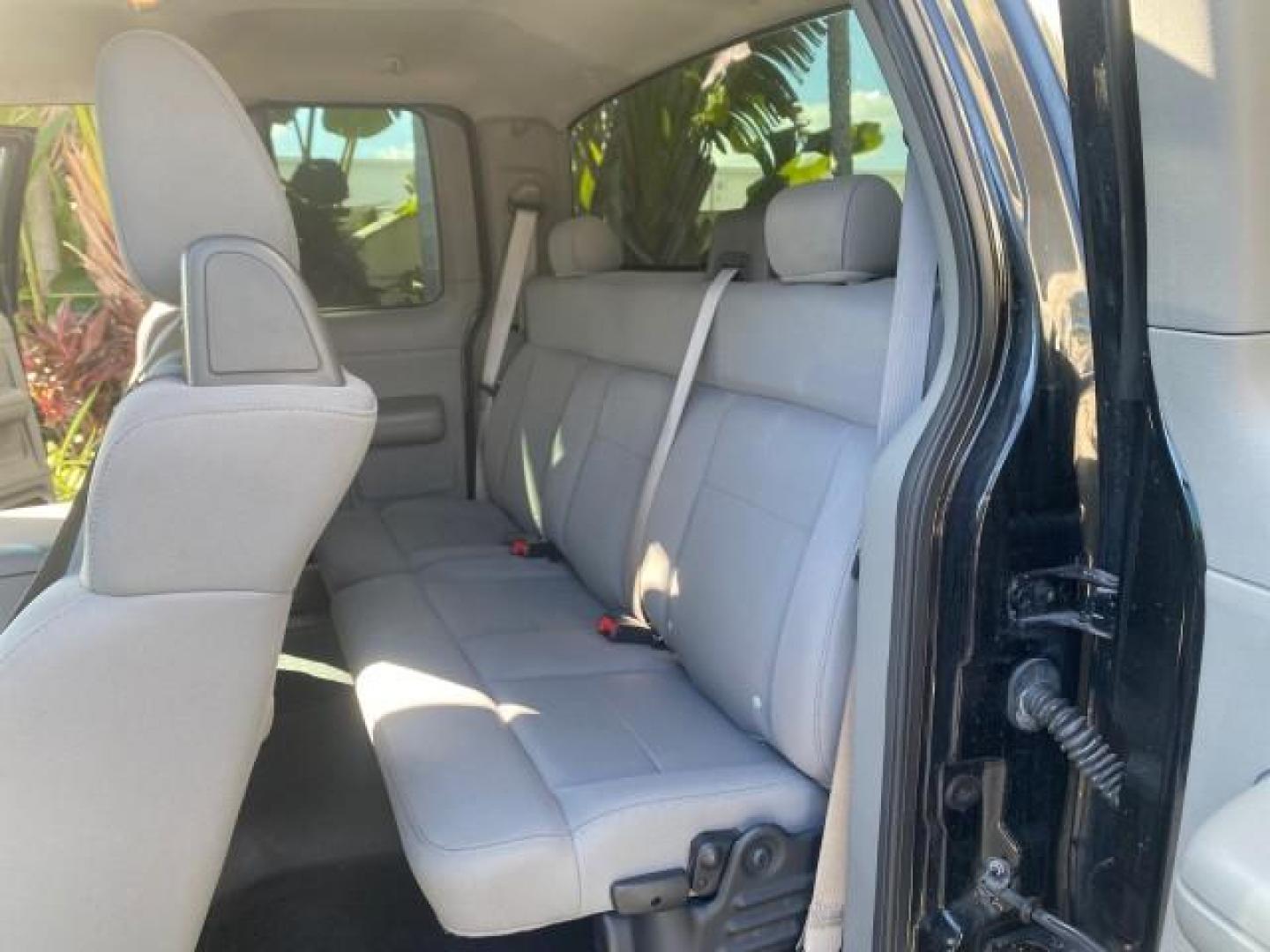 2006 Black /Flint Ford F-150 STX 4 DOOR LOW MILES 92,223 (1FTRX12W56N) with an 4.6L EFI V8 Engine engine, Automatic transmission, located at 4701 North Dixie Hwy, Pompano Beach, FL, 33064, (954) 422-2889, 26.240938, -80.123474 - OUR WEBPAGE FLORIDACARS1.COM HAS OVER 100 PHOTOS AND FREE CARFAX LINK 2006 FORD F-150 XL STX 4 DOOR EXTRA CAB ICE COLD AIR VIN: 1FTRX12W56NA41794 1 F T R X 1 2 W 5 6 N A 4 1 7 9 4 4 DOOR EXTENDED CAB PICKUP 4.6L V8 F GASOLINE 19 MPG REAR WHEEL DRIVE Features ABS Brakes Air Conditioning Alloy Wheels - Photo#14