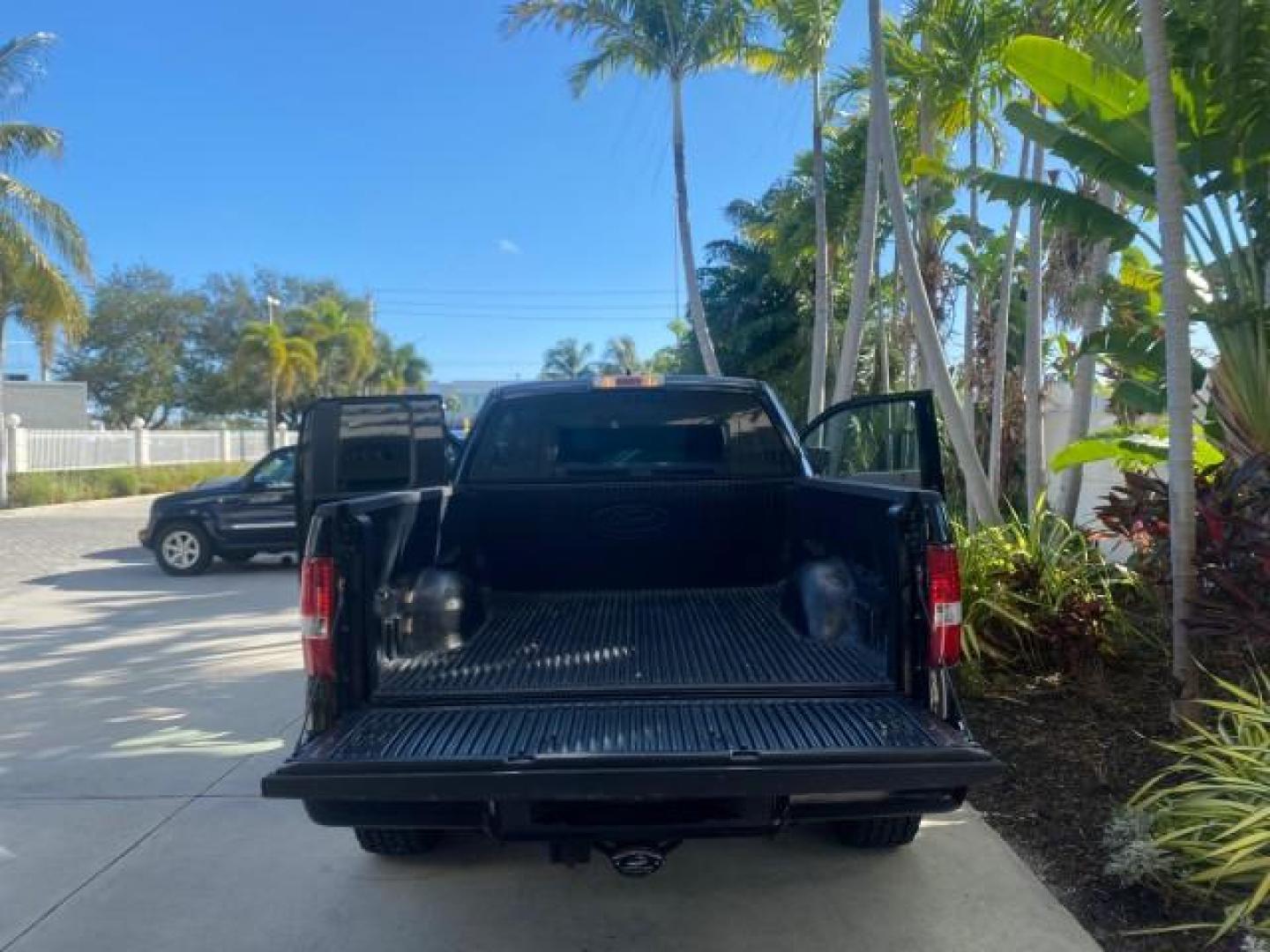 2006 Black /Flint Ford F-150 STX 4 DOOR LOW MILES 92,223 (1FTRX12W56N) with an 4.6L EFI V8 Engine engine, Automatic transmission, located at 4701 North Dixie Hwy, Pompano Beach, FL, 33064, (954) 422-2889, 26.240938, -80.123474 - OUR WEBPAGE FLORIDACARS1.COM HAS OVER 100 PHOTOS AND FREE CARFAX LINK 2006 FORD F-150 XL STX 4 DOOR EXTRA CAB ICE COLD AIR VIN: 1FTRX12W56NA41794 1 F T R X 1 2 W 5 6 N A 4 1 7 9 4 4 DOOR EXTENDED CAB PICKUP 4.6L V8 F GASOLINE 19 MPG REAR WHEEL DRIVE Features ABS Brakes Air Conditioning Alloy Wheels - Photo#15