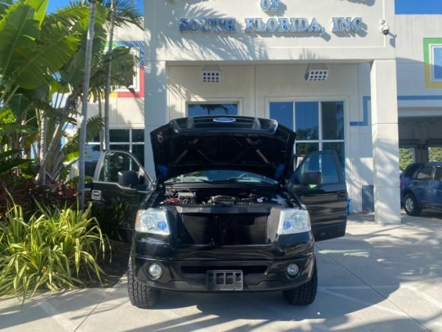 2006 Black /Flint Ford F-150 STX 4 DOOR LOW MILES 92,223 (1FTRX12W56N) with an 4.6L EFI V8 Engine engine, Automatic transmission, located at 4701 North Dixie Hwy, Pompano Beach, FL, 33064, (954) 422-2889, 26.240938, -80.123474 - OUR WEBPAGE FLORIDACARS1.COM HAS OVER 100 PHOTOS AND FREE CARFAX LINK 2006 FORD F-150 XL STX 4 DOOR EXTRA CAB ICE COLD AIR VIN: 1FTRX12W56NA41794 1 F T R X 1 2 W 5 6 N A 4 1 7 9 4 4 DOOR EXTENDED CAB PICKUP 4.6L V8 F GASOLINE 19 MPG REAR WHEEL DRIVE Features ABS Brakes Air Conditioning Alloy Wheels - Photo#16