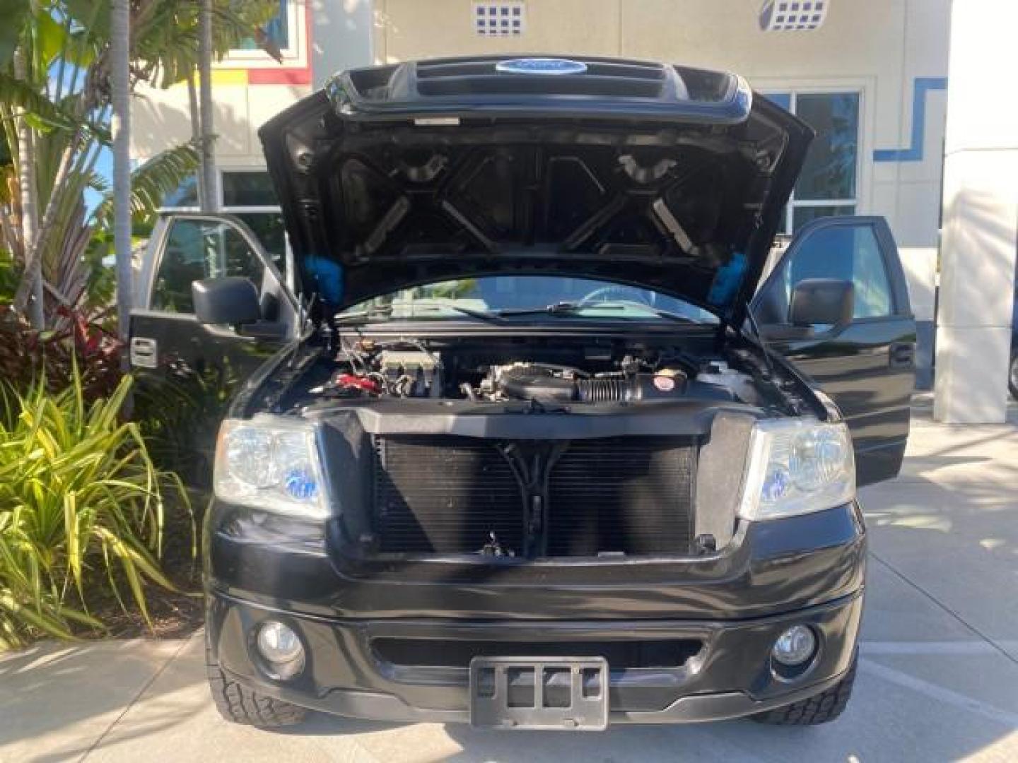 2006 Black /Flint Ford F-150 STX 4 DOOR LOW MILES 92,223 (1FTRX12W56N) with an 4.6L EFI V8 Engine engine, Automatic transmission, located at 4701 North Dixie Hwy, Pompano Beach, FL, 33064, (954) 422-2889, 26.240938, -80.123474 - OUR WEBPAGE FLORIDACARS1.COM HAS OVER 100 PHOTOS AND FREE CARFAX LINK 2006 FORD F-150 XL STX 4 DOOR EXTRA CAB ICE COLD AIR VIN: 1FTRX12W56NA41794 1 F T R X 1 2 W 5 6 N A 4 1 7 9 4 4 DOOR EXTENDED CAB PICKUP 4.6L V8 F GASOLINE 19 MPG REAR WHEEL DRIVE Features ABS Brakes Air Conditioning Alloy Wheels - Photo#17