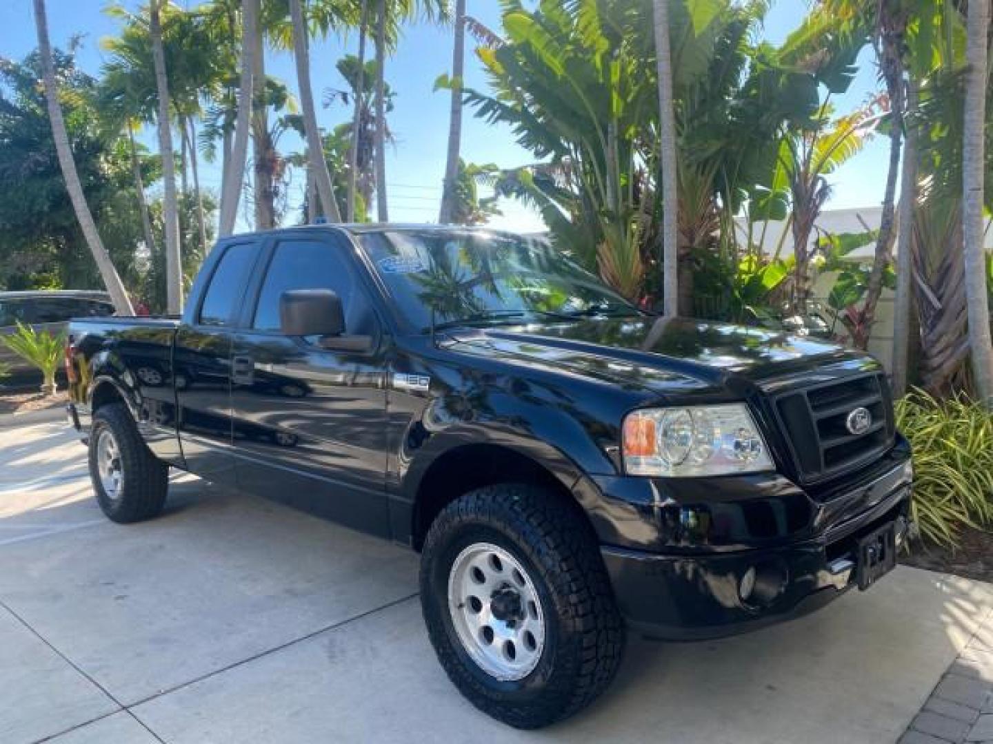 2006 Black /Flint Ford F-150 STX 4 DOOR LOW MILES 92,223 (1FTRX12W56N) with an 4.6L EFI V8 Engine engine, Automatic transmission, located at 4701 North Dixie Hwy, Pompano Beach, FL, 33064, (954) 422-2889, 26.240938, -80.123474 - OUR WEBPAGE FLORIDACARS1.COM HAS OVER 100 PHOTOS AND FREE CARFAX LINK 2006 FORD F-150 XL STX 4 DOOR EXTRA CAB ICE COLD AIR VIN: 1FTRX12W56NA41794 1 F T R X 1 2 W 5 6 N A 4 1 7 9 4 4 DOOR EXTENDED CAB PICKUP 4.6L V8 F GASOLINE 19 MPG REAR WHEEL DRIVE Features ABS Brakes Air Conditioning Alloy Wheels - Photo#24