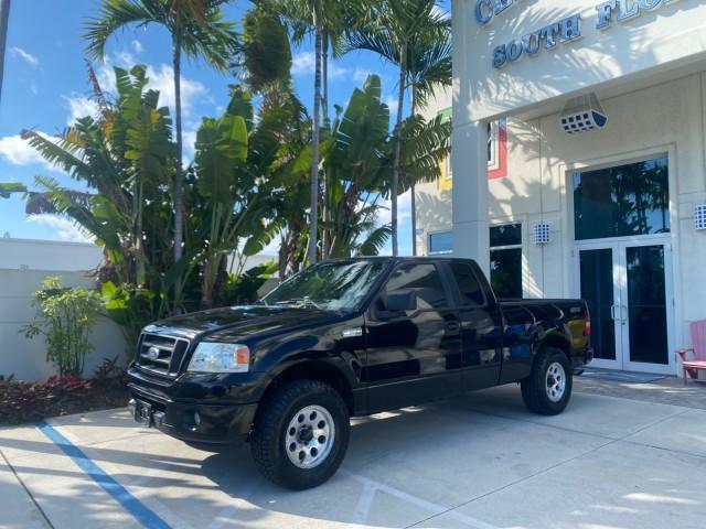 2006 Black /Flint Ford F-150 STX 4 DOOR LOW MILES 92,223 (1FTRX12W56N) with an 4.6L EFI V8 Engine engine, Automatic transmission, located at 4701 North Dixie Hwy, Pompano Beach, FL, 33064, (954) 422-2889, 26.240938, -80.123474 - OUR WEBPAGE FLORIDACARS1.COM HAS OVER 100 PHOTOS AND FREE CARFAX LINK 2006 FORD F-150 XL STX 4 DOOR EXTRA CAB ICE COLD AIR VIN: 1FTRX12W56NA41794 1 F T R X 1 2 W 5 6 N A 4 1 7 9 4 4 DOOR EXTENDED CAB PICKUP 4.6L V8 F GASOLINE 19 MPG REAR WHEEL DRIVE Features ABS Brakes Air Conditioning Alloy Wheels - Photo#29