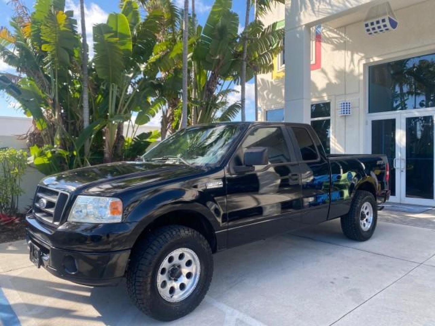 2006 Black /Flint Ford F-150 STX 4 DOOR LOW MILES 92,223 (1FTRX12W56N) with an 4.6L EFI V8 Engine engine, Automatic transmission, located at 4701 North Dixie Hwy, Pompano Beach, FL, 33064, (954) 422-2889, 26.240938, -80.123474 - OUR WEBPAGE FLORIDACARS1.COM HAS OVER 100 PHOTOS AND FREE CARFAX LINK 2006 FORD F-150 XL STX 4 DOOR EXTRA CAB ICE COLD AIR VIN: 1FTRX12W56NA41794 1 F T R X 1 2 W 5 6 N A 4 1 7 9 4 4 DOOR EXTENDED CAB PICKUP 4.6L V8 F GASOLINE 19 MPG REAR WHEEL DRIVE Features ABS Brakes Air Conditioning Alloy Wheels - Photo#30
