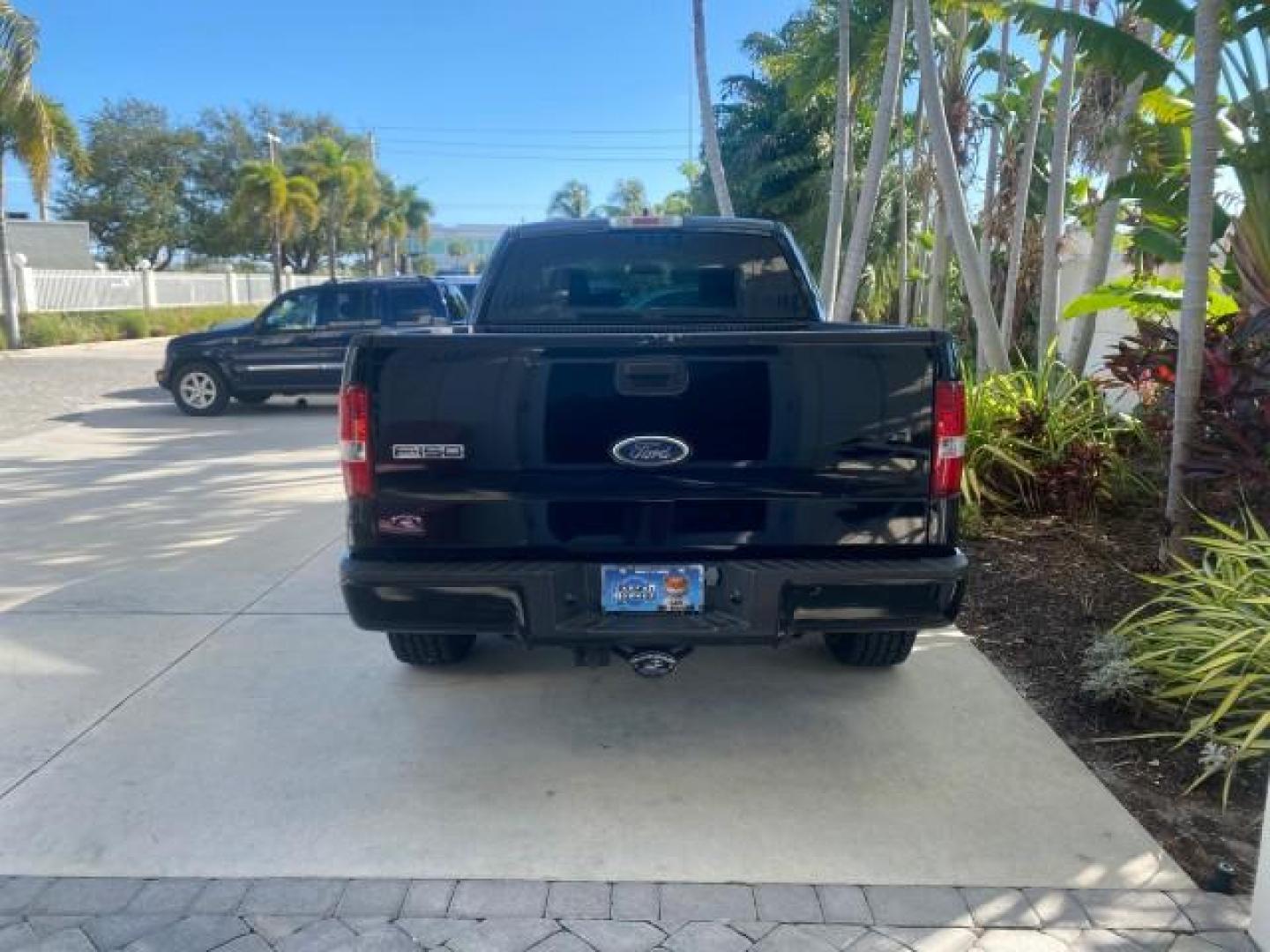 2006 Black /Flint Ford F-150 STX 4 DOOR LOW MILES 92,223 (1FTRX12W56N) with an 4.6L EFI V8 Engine engine, Automatic transmission, located at 4701 North Dixie Hwy, Pompano Beach, FL, 33064, (954) 422-2889, 26.240938, -80.123474 - OUR WEBPAGE FLORIDACARS1.COM HAS OVER 100 PHOTOS AND FREE CARFAX LINK 2006 FORD F-150 XL STX 4 DOOR EXTRA CAB ICE COLD AIR VIN: 1FTRX12W56NA41794 1 F T R X 1 2 W 5 6 N A 4 1 7 9 4 4 DOOR EXTENDED CAB PICKUP 4.6L V8 F GASOLINE 19 MPG REAR WHEEL DRIVE Features ABS Brakes Air Conditioning Alloy Wheels - Photo#35