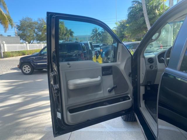 2006 Black /Flint Ford F-150 STX 4 DOOR LOW MILES 92,223 (1FTRX12W56N) with an 4.6L EFI V8 Engine engine, Automatic transmission, located at 4701 North Dixie Hwy, Pompano Beach, FL, 33064, (954) 422-2889, 26.240938, -80.123474 - OUR WEBPAGE FLORIDACARS1.COM HAS OVER 100 PHOTOS AND FREE CARFAX LINK 2006 FORD F-150 XL STX 4 DOOR EXTRA CAB ICE COLD AIR VIN: 1FTRX12W56NA41794 1 F T R X 1 2 W 5 6 N A 4 1 7 9 4 4 DOOR EXTENDED CAB PICKUP 4.6L V8 F GASOLINE 19 MPG REAR WHEEL DRIVE Features ABS Brakes Air Conditioning Alloy Wheels - Photo#43