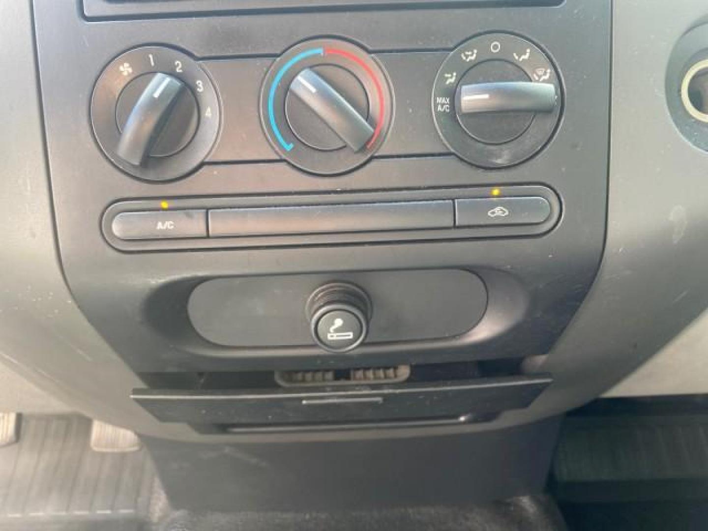 2006 Black /Flint Ford F-150 STX 4 DOOR LOW MILES 92,223 (1FTRX12W56N) with an 4.6L EFI V8 Engine engine, Automatic transmission, located at 4701 North Dixie Hwy, Pompano Beach, FL, 33064, (954) 422-2889, 26.240938, -80.123474 - OUR WEBPAGE FLORIDACARS1.COM HAS OVER 100 PHOTOS AND FREE CARFAX LINK 2006 FORD F-150 XL STX 4 DOOR EXTRA CAB ICE COLD AIR VIN: 1FTRX12W56NA41794 1 F T R X 1 2 W 5 6 N A 4 1 7 9 4 4 DOOR EXTENDED CAB PICKUP 4.6L V8 F GASOLINE 19 MPG REAR WHEEL DRIVE Features ABS Brakes Air Conditioning Alloy Wheels - Photo#59