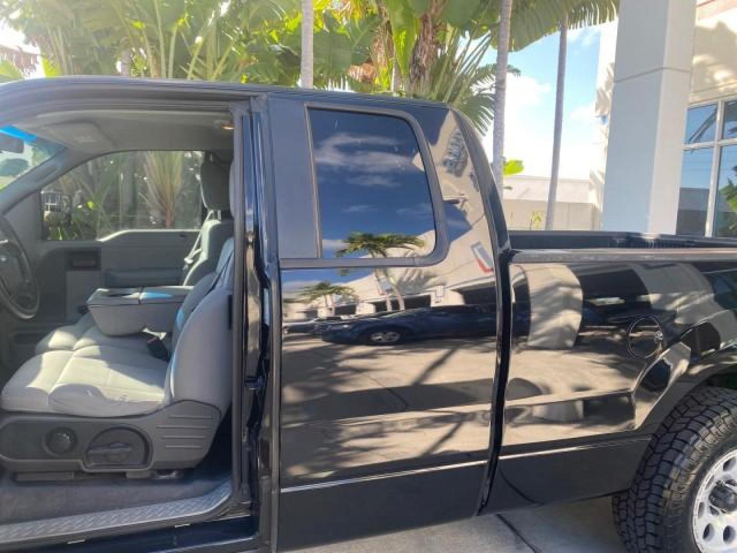 2006 Black /Flint Ford F-150 STX 4 DOOR LOW MILES 92,223 (1FTRX12W56N) with an 4.6L EFI V8 Engine engine, Automatic transmission, located at 4701 North Dixie Hwy, Pompano Beach, FL, 33064, (954) 422-2889, 26.240938, -80.123474 - OUR WEBPAGE FLORIDACARS1.COM HAS OVER 100 PHOTOS AND FREE CARFAX LINK 2006 FORD F-150 XL STX 4 DOOR EXTRA CAB ICE COLD AIR VIN: 1FTRX12W56NA41794 1 F T R X 1 2 W 5 6 N A 4 1 7 9 4 4 DOOR EXTENDED CAB PICKUP 4.6L V8 F GASOLINE 19 MPG REAR WHEEL DRIVE Features ABS Brakes Air Conditioning Alloy Wheels - Photo#71