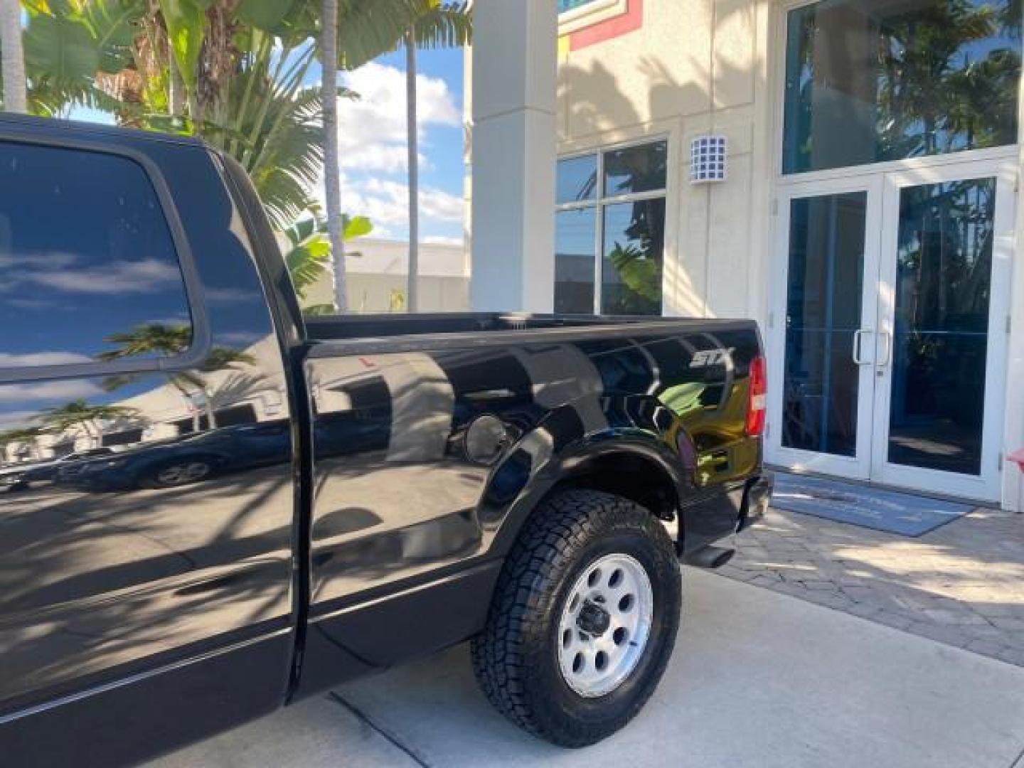 2006 Black /Flint Ford F-150 STX 4 DOOR LOW MILES 92,223 (1FTRX12W56N) with an 4.6L EFI V8 Engine engine, Automatic transmission, located at 4701 North Dixie Hwy, Pompano Beach, FL, 33064, (954) 422-2889, 26.240938, -80.123474 - OUR WEBPAGE FLORIDACARS1.COM HAS OVER 100 PHOTOS AND FREE CARFAX LINK 2006 FORD F-150 XL STX 4 DOOR EXTRA CAB ICE COLD AIR VIN: 1FTRX12W56NA41794 1 F T R X 1 2 W 5 6 N A 4 1 7 9 4 4 DOOR EXTENDED CAB PICKUP 4.6L V8 F GASOLINE 19 MPG REAR WHEEL DRIVE Features ABS Brakes Air Conditioning Alloy Wheels - Photo#81