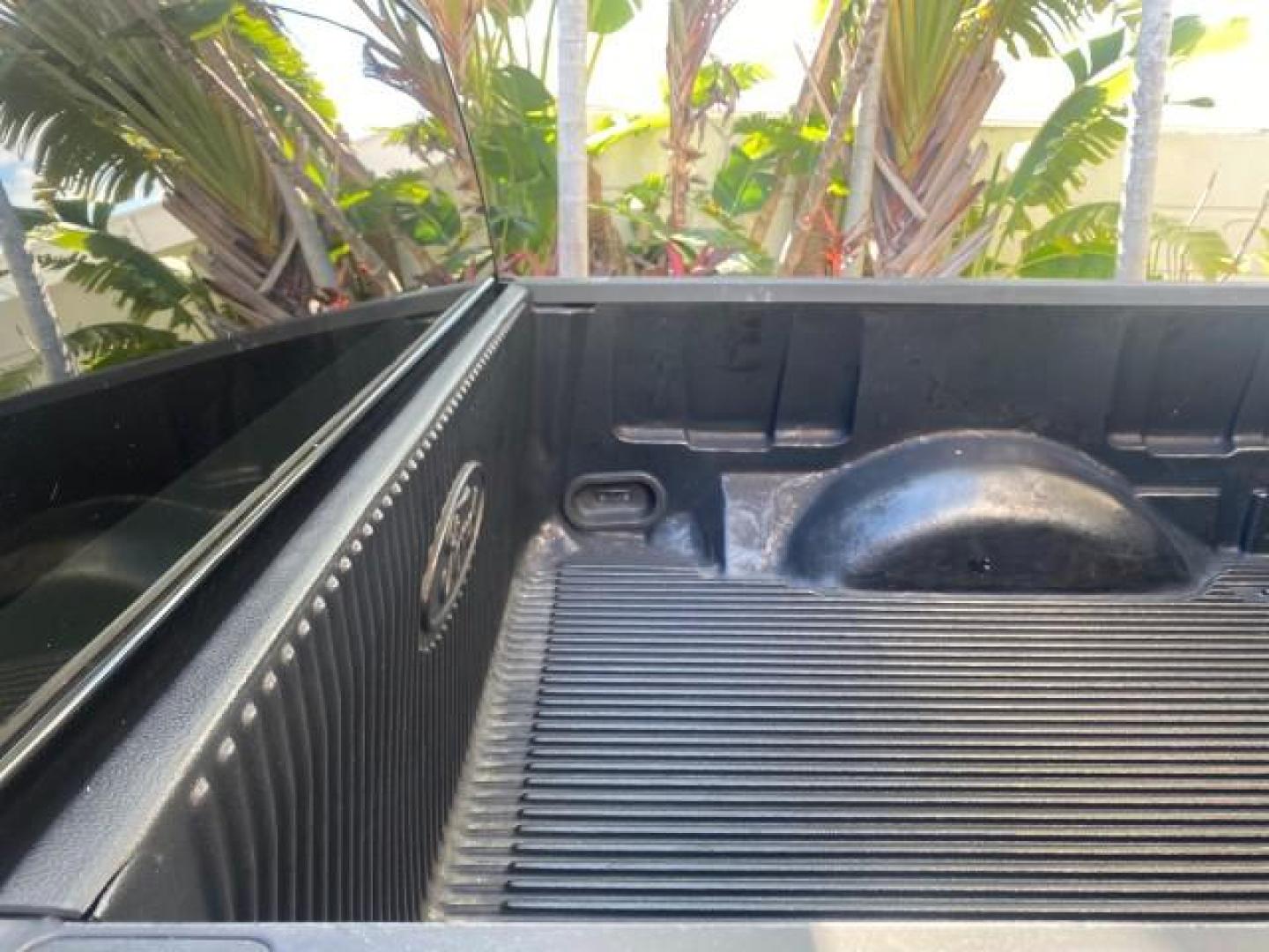 2006 Black /Flint Ford F-150 STX 4 DOOR LOW MILES 92,223 (1FTRX12W56N) with an 4.6L EFI V8 Engine engine, Automatic transmission, located at 4701 North Dixie Hwy, Pompano Beach, FL, 33064, (954) 422-2889, 26.240938, -80.123474 - OUR WEBPAGE FLORIDACARS1.COM HAS OVER 100 PHOTOS AND FREE CARFAX LINK 2006 FORD F-150 XL STX 4 DOOR EXTRA CAB ICE COLD AIR VIN: 1FTRX12W56NA41794 1 F T R X 1 2 W 5 6 N A 4 1 7 9 4 4 DOOR EXTENDED CAB PICKUP 4.6L V8 F GASOLINE 19 MPG REAR WHEEL DRIVE Features ABS Brakes Air Conditioning Alloy Wheels - Photo#83