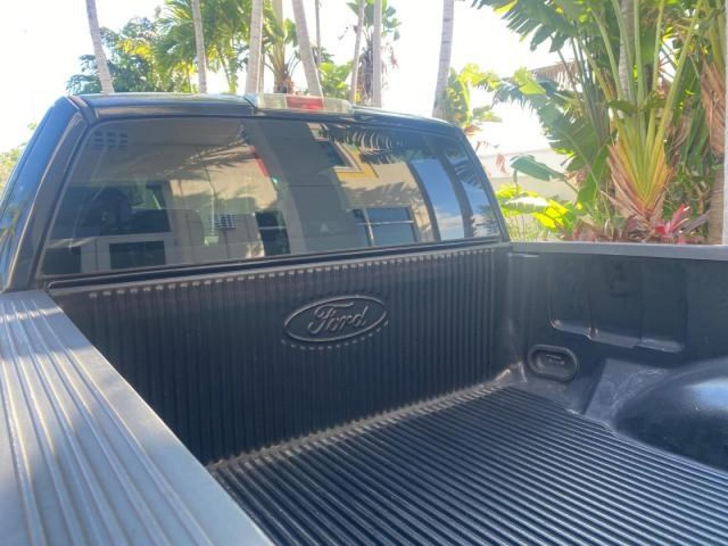 2006 Black /Flint Ford F-150 STX 4 DOOR LOW MILES 92,223 (1FTRX12W56N) with an 4.6L EFI V8 Engine engine, Automatic transmission, located at 4701 North Dixie Hwy, Pompano Beach, FL, 33064, (954) 422-2889, 26.240938, -80.123474 - OUR WEBPAGE FLORIDACARS1.COM HAS OVER 100 PHOTOS AND FREE CARFAX LINK 2006 FORD F-150 XL STX 4 DOOR EXTRA CAB ICE COLD AIR VIN: 1FTRX12W56NA41794 1 F T R X 1 2 W 5 6 N A 4 1 7 9 4 4 DOOR EXTENDED CAB PICKUP 4.6L V8 F GASOLINE 19 MPG REAR WHEEL DRIVE Features ABS Brakes Air Conditioning Alloy Wheels - Photo#89
