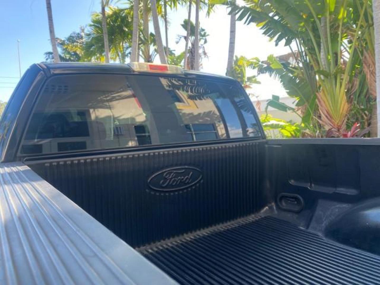 2006 Black /Flint Ford F-150 STX 4 DOOR LOW MILES 92,223 (1FTRX12W56N) with an 4.6L EFI V8 Engine engine, Automatic transmission, located at 4701 North Dixie Hwy, Pompano Beach, FL, 33064, (954) 422-2889, 26.240938, -80.123474 - OUR WEBPAGE FLORIDACARS1.COM HAS OVER 100 PHOTOS AND FREE CARFAX LINK 2006 FORD F-150 XL STX 4 DOOR EXTRA CAB ICE COLD AIR VIN: 1FTRX12W56NA41794 1 F T R X 1 2 W 5 6 N A 4 1 7 9 4 4 DOOR EXTENDED CAB PICKUP 4.6L V8 F GASOLINE 19 MPG REAR WHEEL DRIVE Features ABS Brakes Air Conditioning Alloy Wheels - Photo#90