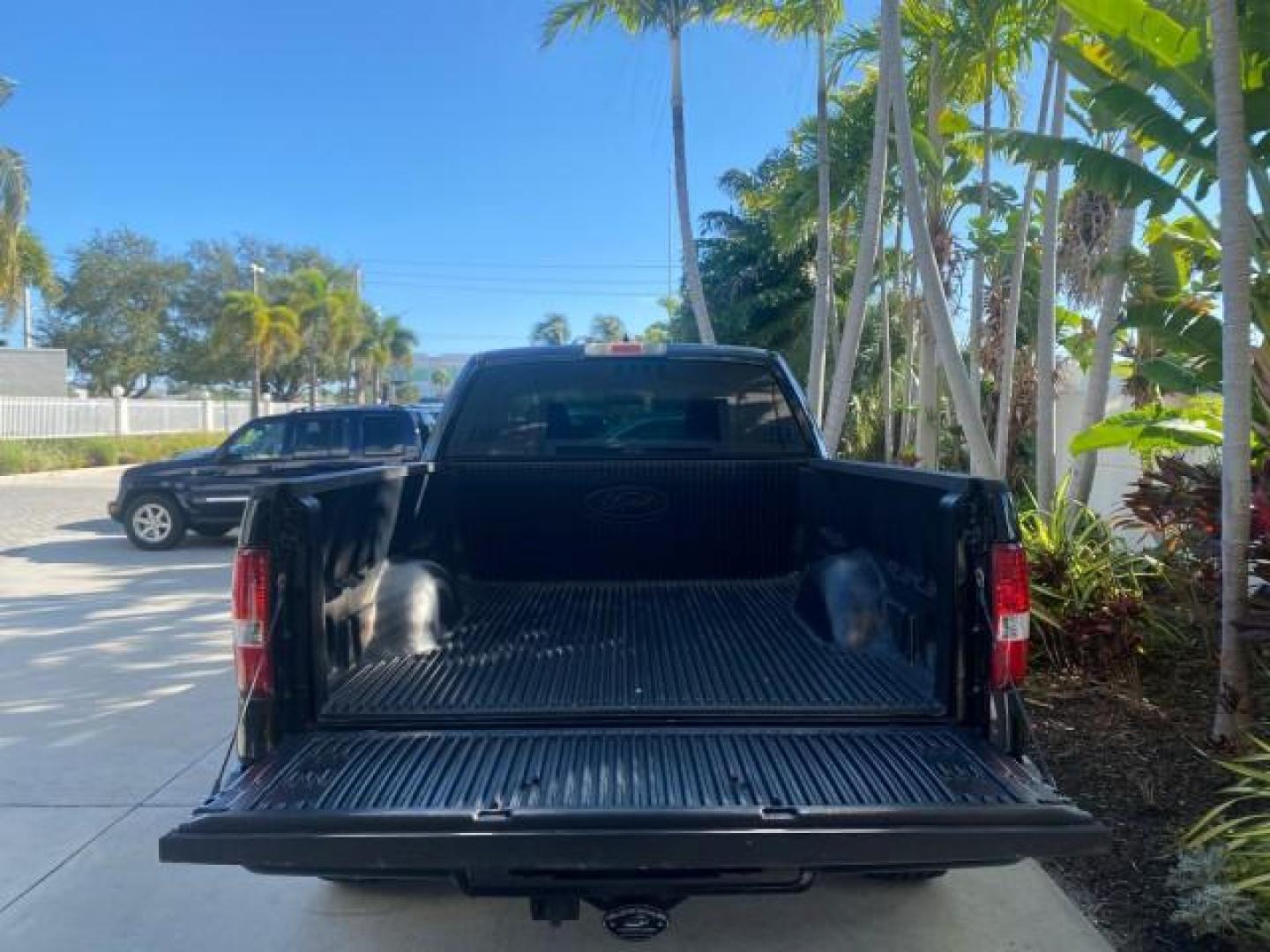 2006 Black /Flint Ford F-150 STX 4 DOOR LOW MILES 92,223 (1FTRX12W56N) with an 4.6L EFI V8 Engine engine, Automatic transmission, located at 4701 North Dixie Hwy, Pompano Beach, FL, 33064, (954) 422-2889, 26.240938, -80.123474 - OUR WEBPAGE FLORIDACARS1.COM HAS OVER 100 PHOTOS AND FREE CARFAX LINK 2006 FORD F-150 XL STX 4 DOOR EXTRA CAB ICE COLD AIR VIN: 1FTRX12W56NA41794 1 F T R X 1 2 W 5 6 N A 4 1 7 9 4 4 DOOR EXTENDED CAB PICKUP 4.6L V8 F GASOLINE 19 MPG REAR WHEEL DRIVE Features ABS Brakes Air Conditioning Alloy Wheels - Photo#94