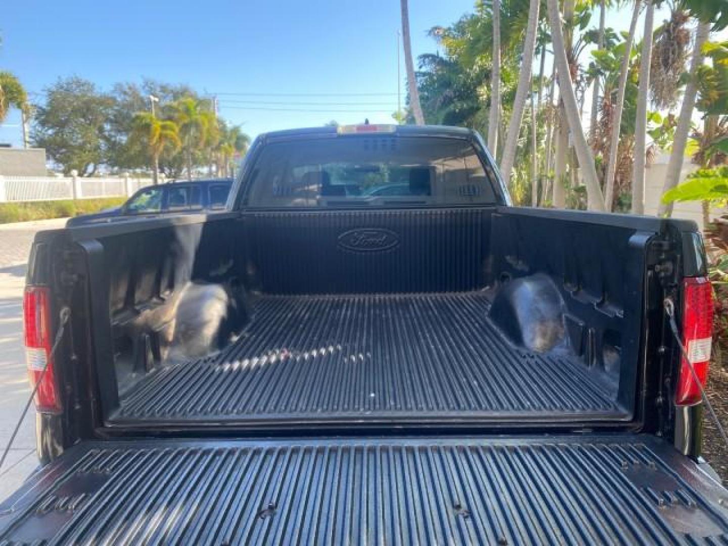 2006 Black /Flint Ford F-150 STX 4 DOOR LOW MILES 92,223 (1FTRX12W56N) with an 4.6L EFI V8 Engine engine, Automatic transmission, located at 4701 North Dixie Hwy, Pompano Beach, FL, 33064, (954) 422-2889, 26.240938, -80.123474 - OUR WEBPAGE FLORIDACARS1.COM HAS OVER 100 PHOTOS AND FREE CARFAX LINK 2006 FORD F-150 XL STX 4 DOOR EXTRA CAB ICE COLD AIR VIN: 1FTRX12W56NA41794 1 F T R X 1 2 W 5 6 N A 4 1 7 9 4 4 DOOR EXTENDED CAB PICKUP 4.6L V8 F GASOLINE 19 MPG REAR WHEEL DRIVE Features ABS Brakes Air Conditioning Alloy Wheels - Photo#95