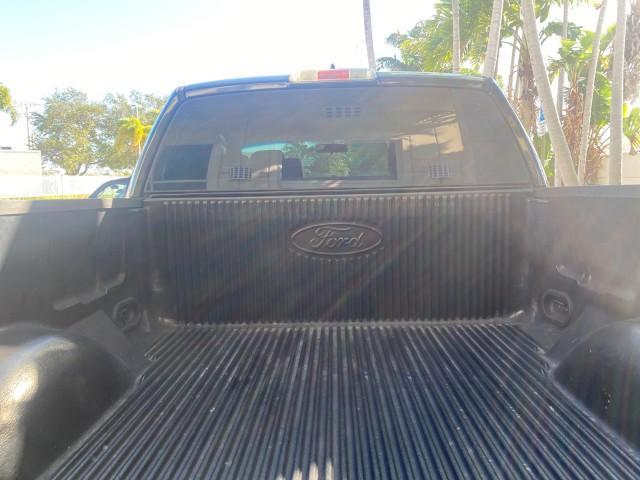 2006 Black /Flint Ford F-150 STX 4 DOOR LOW MILES 92,223 (1FTRX12W56N) with an 4.6L EFI V8 Engine engine, Automatic transmission, located at 4701 North Dixie Hwy, Pompano Beach, FL, 33064, (954) 422-2889, 26.240938, -80.123474 - OUR WEBPAGE FLORIDACARS1.COM HAS OVER 100 PHOTOS AND FREE CARFAX LINK 2006 FORD F-150 XL STX 4 DOOR EXTRA CAB ICE COLD AIR VIN: 1FTRX12W56NA41794 1 F T R X 1 2 W 5 6 N A 4 1 7 9 4 4 DOOR EXTENDED CAB PICKUP 4.6L V8 F GASOLINE 19 MPG REAR WHEEL DRIVE Features ABS Brakes Air Conditioning Alloy Wheels - Photo#98
