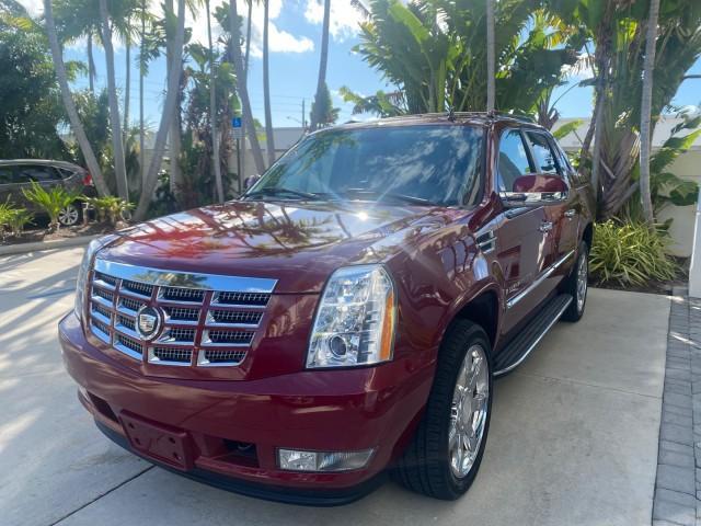 2007 Red E /Ebony/Ebony Cadillac Escalade EXT LOW MILES 13,852 1 OWNER 4WD (3GYFK62857G) with an 6.2L Vortec 1000 VVT V8 SFI Engine engine, Automatic transmission, located at 4701 North Dixie Hwy, Pompano Beach, FL, 33064, (954) 422-2889, 26.240938, -80.123474 - OUR WEBPAGE FLORIDACARS1.COM HAS OVER 100 PHOTOS AND FREE CARFAX LINK 2007 CADILLAC ESCALADE EXT VIN: 3GYFK62857G251462 3 G Y F K 6 2 8 5 7 G 2 5 1 4 6 2 SPORT PICKUP 6.2L V8 F GASOLINE 19 MPG ALL WHEEL DRIVE Features 20 Inch Plus Wheels 4WD/AWD A/C Seat(s) ABS Brakes Air Conditioning Alloy Wheels A - Photo#3