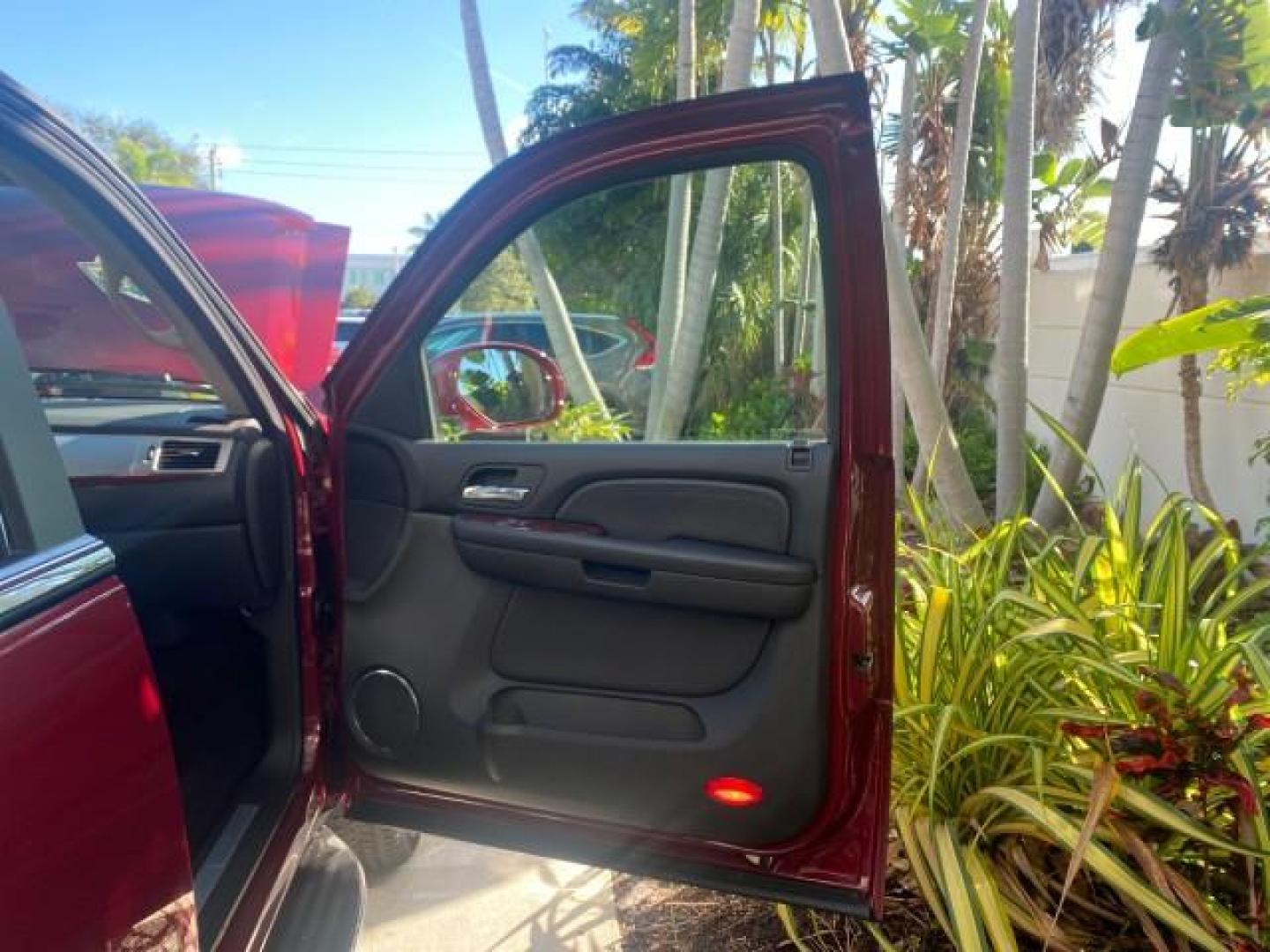 2007 Red E /Ebony/Ebony Cadillac Escalade EXT LOW MILES 15,019 1 OWNER 4WD (3GYFK62857G) with an 6.2L Vortec 1000 VVT V8 SFI Engine engine, Automatic transmission, located at 4701 North Dixie Hwy, Pompano Beach, FL, 33064, (954) 422-2889, 26.240938, -80.123474 - OUR WEBPAGE FLORIDACARS1.COM HAS OVER 100 PHOTOS AND FREE CARFAX LINK 2007 CADILLAC ESCALADE EXT VIN: 3GYFK62857G251462 3 G Y F K 6 2 8 5 7 G 2 5 1 4 6 2 SPORT PICKUP 6.2L V8 F GASOLINE 19 MPG ALL WHEEL DRIVE Features 20 Inch Plus Wheels 4WD/AWD A/C Seat(s) ABS Brakes Air Conditioning Alloy Wheels A - Photo#11