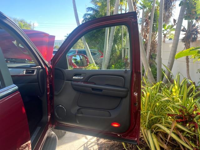 2007 Red E /Ebony/Ebony Cadillac Escalade EXT LOW MILES 13,852 1 OWNER 4WD (3GYFK62857G) with an 6.2L Vortec 1000 VVT V8 SFI Engine engine, Automatic transmission, located at 4701 North Dixie Hwy, Pompano Beach, FL, 33064, (954) 422-2889, 26.240938, -80.123474 - OUR WEBPAGE FLORIDACARS1.COM HAS OVER 100 PHOTOS AND FREE CARFAX LINK 2007 CADILLAC ESCALADE EXT VIN: 3GYFK62857G251462 3 G Y F K 6 2 8 5 7 G 2 5 1 4 6 2 SPORT PICKUP 6.2L V8 F GASOLINE 19 MPG ALL WHEEL DRIVE Features 20 Inch Plus Wheels 4WD/AWD A/C Seat(s) ABS Brakes Air Conditioning Alloy Wheels A - Photo#11