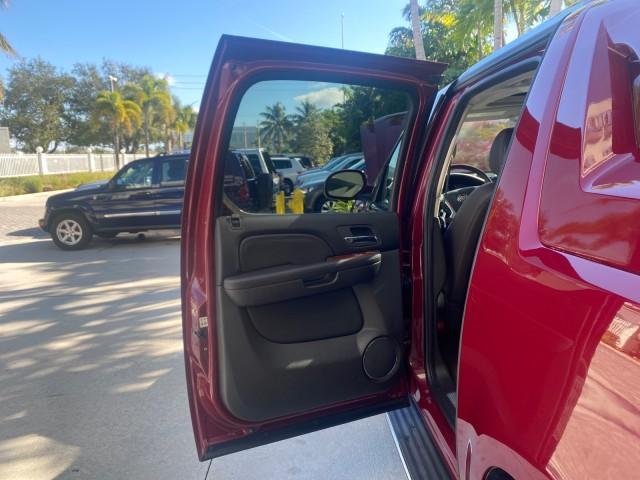 2007 Red E /Ebony/Ebony Cadillac Escalade EXT LOW MILES 13,852 1 OWNER 4WD (3GYFK62857G) with an 6.2L Vortec 1000 VVT V8 SFI Engine engine, Automatic transmission, located at 4701 North Dixie Hwy, Pompano Beach, FL, 33064, (954) 422-2889, 26.240938, -80.123474 - OUR WEBPAGE FLORIDACARS1.COM HAS OVER 100 PHOTOS AND FREE CARFAX LINK 2007 CADILLAC ESCALADE EXT VIN: 3GYFK62857G251462 3 G Y F K 6 2 8 5 7 G 2 5 1 4 6 2 SPORT PICKUP 6.2L V8 F GASOLINE 19 MPG ALL WHEEL DRIVE Features 20 Inch Plus Wheels 4WD/AWD A/C Seat(s) ABS Brakes Air Conditioning Alloy Wheels A - Photo#13