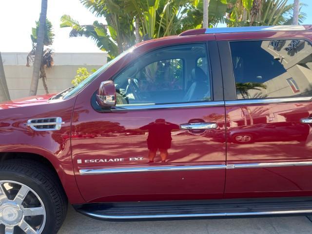 2007 Red E /Ebony/Ebony Cadillac Escalade EXT LOW MILES 13,852 1 OWNER 4WD (3GYFK62857G) with an 6.2L Vortec 1000 VVT V8 SFI Engine engine, Automatic transmission, located at 4701 North Dixie Hwy, Pompano Beach, FL, 33064, (954) 422-2889, 26.240938, -80.123474 - OUR WEBPAGE FLORIDACARS1.COM HAS OVER 100 PHOTOS AND FREE CARFAX LINK 2007 CADILLAC ESCALADE EXT VIN: 3GYFK62857G251462 3 G Y F K 6 2 8 5 7 G 2 5 1 4 6 2 SPORT PICKUP 6.2L V8 F GASOLINE 19 MPG ALL WHEEL DRIVE Features 20 Inch Plus Wheels 4WD/AWD A/C Seat(s) ABS Brakes Air Conditioning Alloy Wheels A - Photo#37