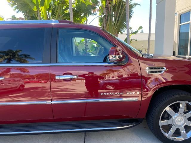 2007 Red E /Ebony/Ebony Cadillac Escalade EXT LOW MILES 13,852 1 OWNER 4WD (3GYFK62857G) with an 6.2L Vortec 1000 VVT V8 SFI Engine engine, Automatic transmission, located at 4701 North Dixie Hwy, Pompano Beach, FL, 33064, (954) 422-2889, 26.240938, -80.123474 - OUR WEBPAGE FLORIDACARS1.COM HAS OVER 100 PHOTOS AND FREE CARFAX LINK 2007 CADILLAC ESCALADE EXT VIN: 3GYFK62857G251462 3 G Y F K 6 2 8 5 7 G 2 5 1 4 6 2 SPORT PICKUP 6.2L V8 F GASOLINE 19 MPG ALL WHEEL DRIVE Features 20 Inch Plus Wheels 4WD/AWD A/C Seat(s) ABS Brakes Air Conditioning Alloy Wheels A - Photo#88