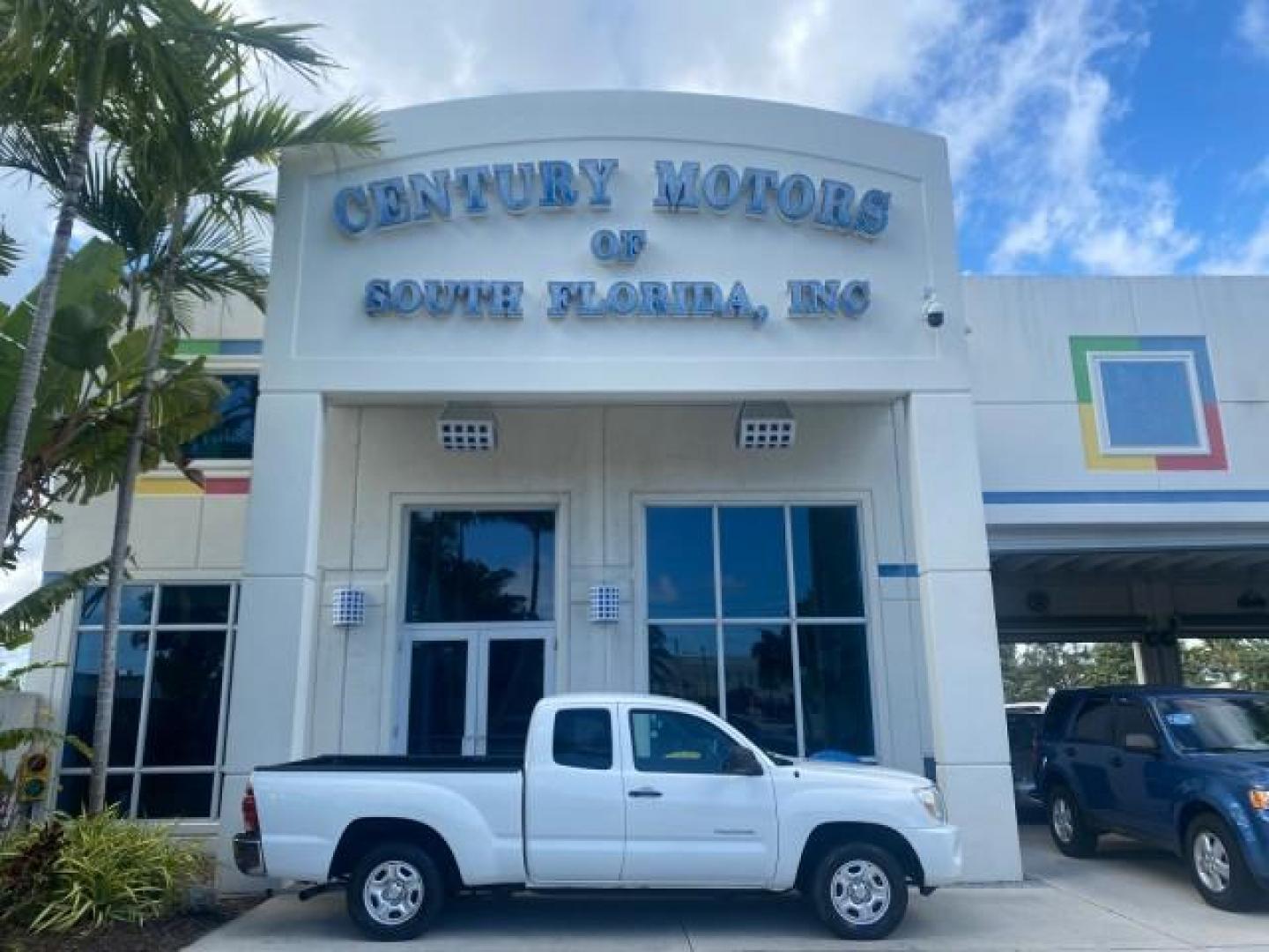 2005 Super White /Graphite Toyota Tacoma LOW MILES 58,735 X CAB (5TETX22N55Z) with an 2.7L DOHC EFI 16-Valve I4 VVT-i Engine engine, Automatic transmission, located at 4701 North Dixie Hwy, Pompano Beach, FL, 33064, (954) 422-2889, 26.240938, -80.123474 - OUR WEBPAGE FLORIDACARS1.COM HAS OVER 100 PHOTOS AND FREE CARFAX LINK 2005 TOYOTA TACOMA VIN: 5TETX22N55Z028901 5 T E T X 2 2 N 5 5 Z 0 2 8 9 0 1 CLUB CAB PICKUP 2.7L I4 F DOHC 16V GASOLINE 26 MPG REAR WHEEL DRIVE Features ABS Brakes AM/FM Stereo Automatic Transmission CD Audio Cloth Seats Cruise Co- Photo#0