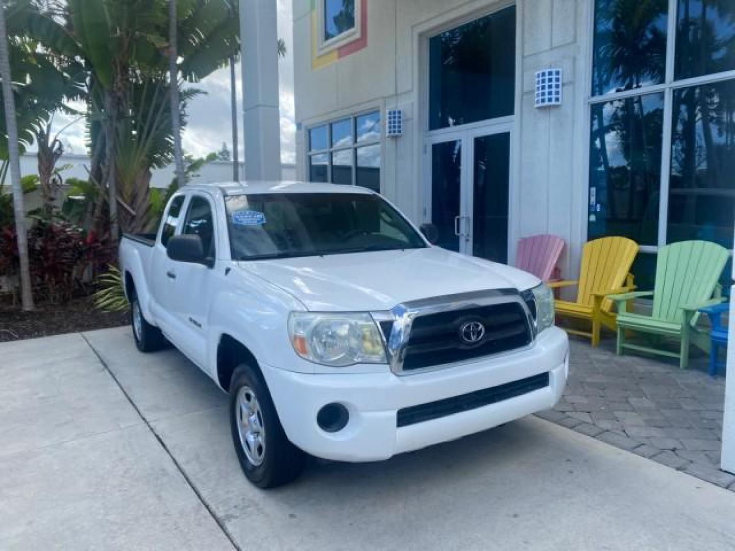 2005 Super White /Graphite Toyota Tacoma LOW MILES 58,735 X CAB (5TETX22N55Z) with an 2.7L DOHC EFI 16-Valve I4 VVT-i Engine engine, Automatic transmission, located at 4701 North Dixie Hwy, Pompano Beach, FL, 33064, (954) 422-2889, 26.240938, -80.123474 - OUR WEBPAGE FLORIDACARS1.COM HAS OVER 100 PHOTOS AND FREE CARFAX LINK 2005 TOYOTA TACOMA VIN: 5TETX22N55Z028901 5 T E T X 2 2 N 5 5 Z 0 2 8 9 0 1 CLUB CAB PICKUP 2.7L I4 F DOHC 16V GASOLINE 26 MPG REAR WHEEL DRIVE Features ABS Brakes AM/FM Stereo Automatic Transmission CD Audio Cloth Seats Cruise Co- Photo#1