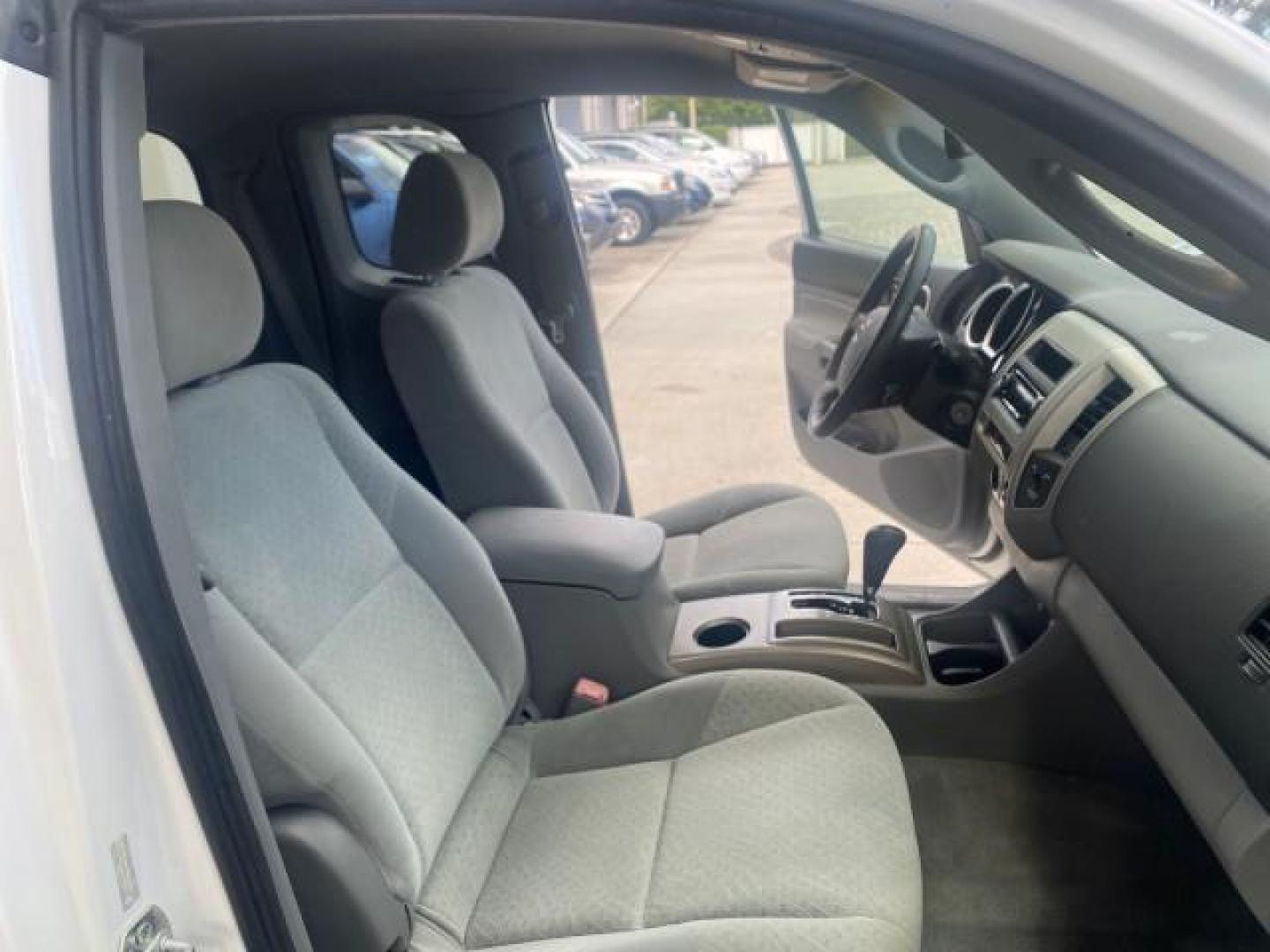 2005 Super White /Graphite Toyota Tacoma LOW MILES 58,735 X CAB (5TETX22N55Z) with an 2.7L DOHC EFI 16-Valve I4 VVT-i Engine engine, Automatic transmission, located at 4701 North Dixie Hwy, Pompano Beach, FL, 33064, (954) 422-2889, 26.240938, -80.123474 - OUR WEBPAGE FLORIDACARS1.COM HAS OVER 100 PHOTOS AND FREE CARFAX LINK 2005 TOYOTA TACOMA VIN: 5TETX22N55Z028901 5 T E T X 2 2 N 5 5 Z 0 2 8 9 0 1 CLUB CAB PICKUP 2.7L I4 F DOHC 16V GASOLINE 26 MPG REAR WHEEL DRIVE Features ABS Brakes AM/FM Stereo Automatic Transmission CD Audio Cloth Seats Cruise Co- Photo#12