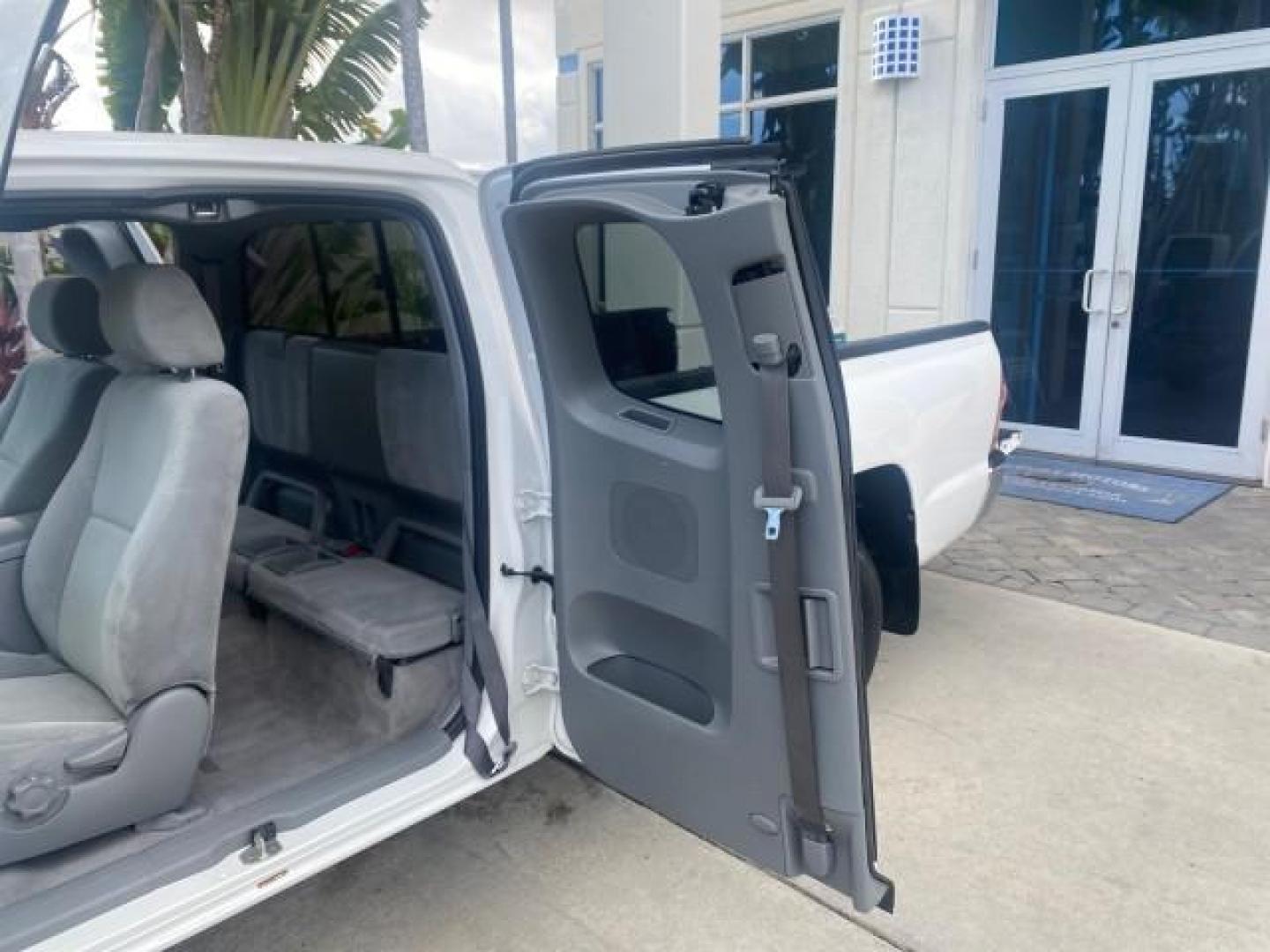2005 Super White /Graphite Toyota Tacoma LOW MILES 58,735 X CAB (5TETX22N55Z) with an 2.7L DOHC EFI 16-Valve I4 VVT-i Engine engine, Automatic transmission, located at 4701 North Dixie Hwy, Pompano Beach, FL, 33064, (954) 422-2889, 26.240938, -80.123474 - OUR WEBPAGE FLORIDACARS1.COM HAS OVER 100 PHOTOS AND FREE CARFAX LINK 2005 TOYOTA TACOMA VIN: 5TETX22N55Z028901 5 T E T X 2 2 N 5 5 Z 0 2 8 9 0 1 CLUB CAB PICKUP 2.7L I4 F DOHC 16V GASOLINE 26 MPG REAR WHEEL DRIVE Features ABS Brakes AM/FM Stereo Automatic Transmission CD Audio Cloth Seats Cruise Co- Photo#13