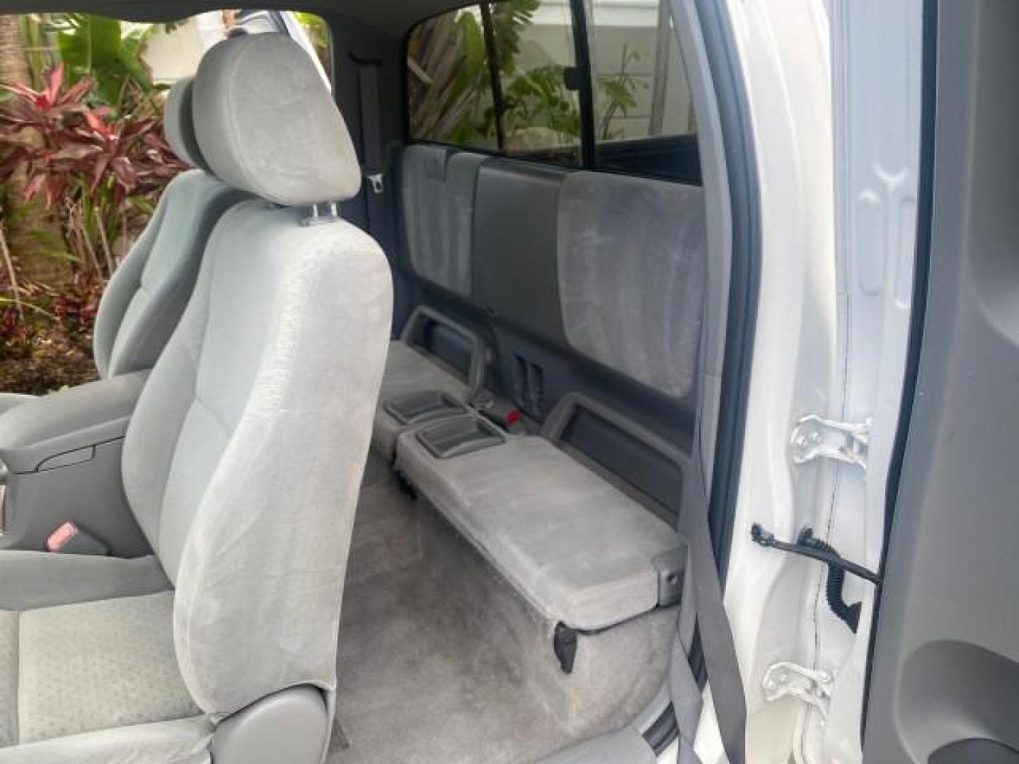 2005 Super White /Graphite Toyota Tacoma LOW MILES 58,735 X CAB (5TETX22N55Z) with an 2.7L DOHC EFI 16-Valve I4 VVT-i Engine engine, Automatic transmission, located at 4701 North Dixie Hwy, Pompano Beach, FL, 33064, (954) 422-2889, 26.240938, -80.123474 - OUR WEBPAGE FLORIDACARS1.COM HAS OVER 100 PHOTOS AND FREE CARFAX LINK 2005 TOYOTA TACOMA VIN: 5TETX22N55Z028901 5 T E T X 2 2 N 5 5 Z 0 2 8 9 0 1 CLUB CAB PICKUP 2.7L I4 F DOHC 16V GASOLINE 26 MPG REAR WHEEL DRIVE Features ABS Brakes AM/FM Stereo Automatic Transmission CD Audio Cloth Seats Cruise Co- Photo#14