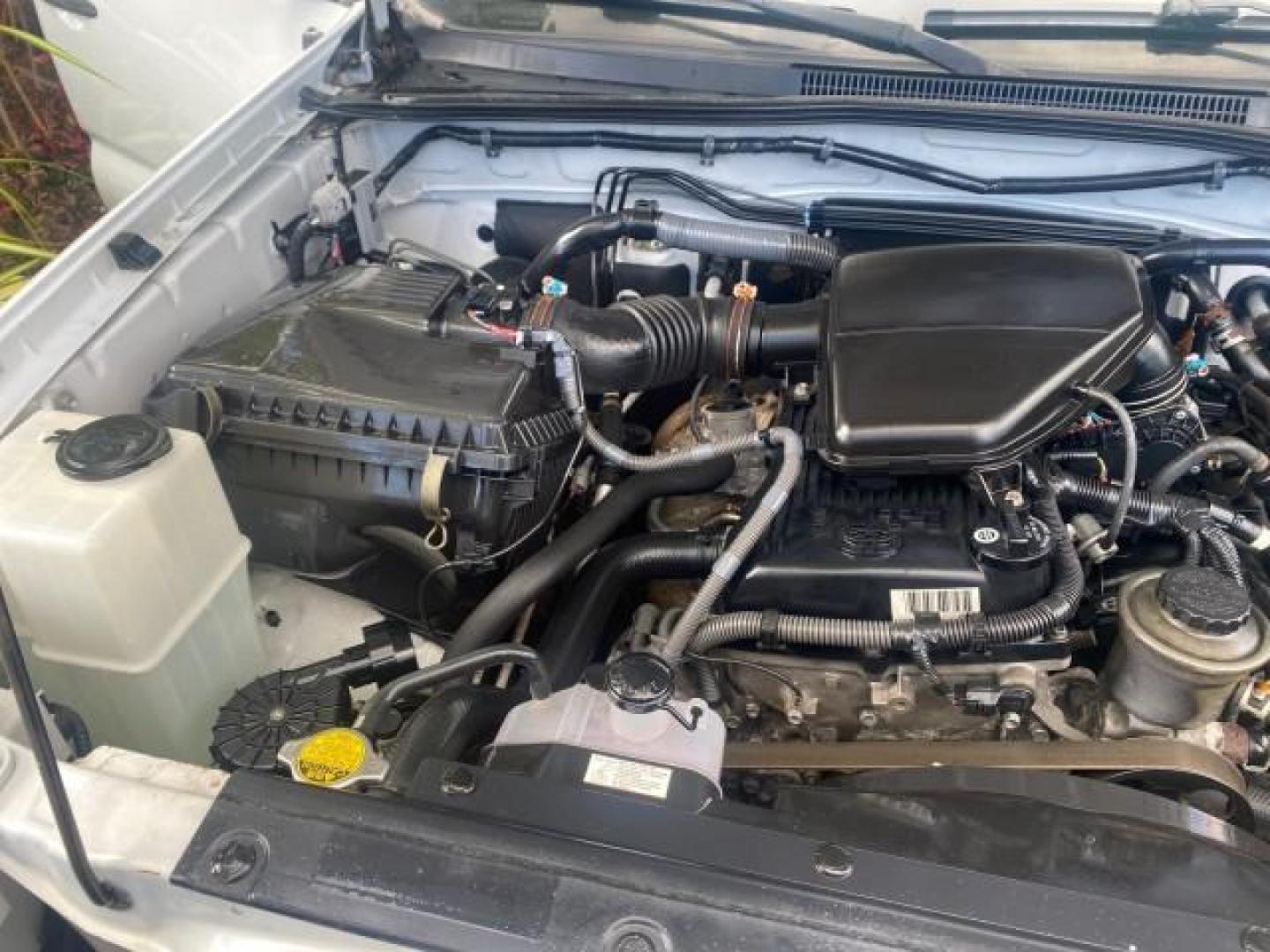 2005 Super White /Graphite Toyota Tacoma LOW MILES 58,735 X CAB (5TETX22N55Z) with an 2.7L DOHC EFI 16-Valve I4 VVT-i Engine engine, Automatic transmission, located at 4701 North Dixie Hwy, Pompano Beach, FL, 33064, (954) 422-2889, 26.240938, -80.123474 - OUR WEBPAGE FLORIDACARS1.COM HAS OVER 100 PHOTOS AND FREE CARFAX LINK 2005 TOYOTA TACOMA VIN: 5TETX22N55Z028901 5 T E T X 2 2 N 5 5 Z 0 2 8 9 0 1 CLUB CAB PICKUP 2.7L I4 F DOHC 16V GASOLINE 26 MPG REAR WHEEL DRIVE Features ABS Brakes AM/FM Stereo Automatic Transmission CD Audio Cloth Seats Cruise Co- Photo#25