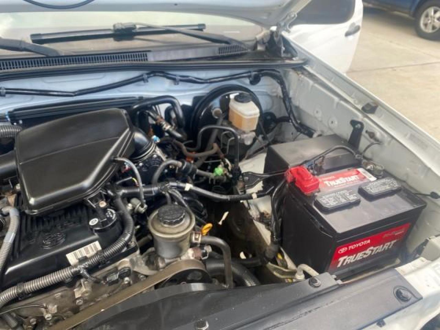 2005 Super White /Graphite Toyota Tacoma LOW MILES 58,735 X CAB (5TETX22N55Z) with an 2.7L DOHC EFI 16-Valve I4 VVT-i Engine engine, Automatic transmission, located at 4701 North Dixie Hwy, Pompano Beach, FL, 33064, (954) 422-2889, 26.240938, -80.123474 - OUR WEBPAGE FLORIDACARS1.COM HAS OVER 100 PHOTOS AND FREE CARFAX LINK 2005 TOYOTA TACOMA VIN: 5TETX22N55Z028901 5 T E T X 2 2 N 5 5 Z 0 2 8 9 0 1 CLUB CAB PICKUP 2.7L I4 F DOHC 16V GASOLINE 26 MPG REAR WHEEL DRIVE Features ABS Brakes AM/FM Stereo Automatic Transmission CD Audio Cloth Seats Cruise Co- Photo#26