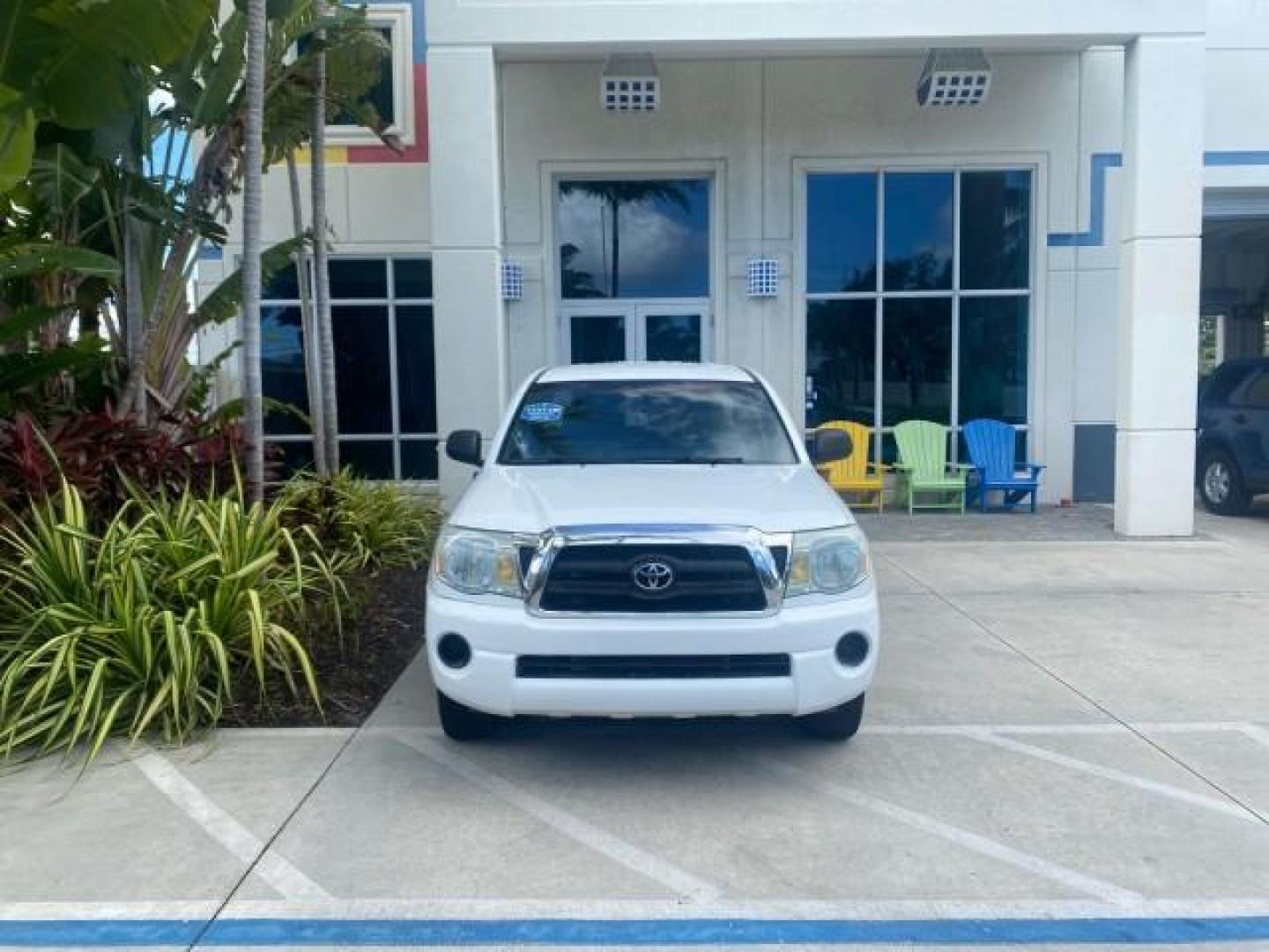 2005 Super White /Graphite Toyota Tacoma LOW MILES 58,735 X CAB (5TETX22N55Z) with an 2.7L DOHC EFI 16-Valve I4 VVT-i Engine engine, Automatic transmission, located at 4701 North Dixie Hwy, Pompano Beach, FL, 33064, (954) 422-2889, 26.240938, -80.123474 - OUR WEBPAGE FLORIDACARS1.COM HAS OVER 100 PHOTOS AND FREE CARFAX LINK 2005 TOYOTA TACOMA VIN: 5TETX22N55Z028901 5 T E T X 2 2 N 5 5 Z 0 2 8 9 0 1 CLUB CAB PICKUP 2.7L I4 F DOHC 16V GASOLINE 26 MPG REAR WHEEL DRIVE Features ABS Brakes AM/FM Stereo Automatic Transmission CD Audio Cloth Seats Cruise Co- Photo#28