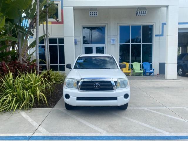 2005 Super White /Graphite Toyota Tacoma LOW MILES 58,735 X CAB (5TETX22N55Z) with an 2.7L DOHC EFI 16-Valve I4 VVT-i Engine engine, Automatic transmission, located at 4701 North Dixie Hwy, Pompano Beach, FL, 33064, (954) 422-2889, 26.240938, -80.123474 - OUR WEBPAGE FLORIDACARS1.COM HAS OVER 100 PHOTOS AND FREE CARFAX LINK 2005 TOYOTA TACOMA VIN: 5TETX22N55Z028901 5 T E T X 2 2 N 5 5 Z 0 2 8 9 0 1 CLUB CAB PICKUP 2.7L I4 F DOHC 16V GASOLINE 26 MPG REAR WHEEL DRIVE Features ABS Brakes AM/FM Stereo Automatic Transmission CD Audio Cloth Seats Cruise Co - Photo#28