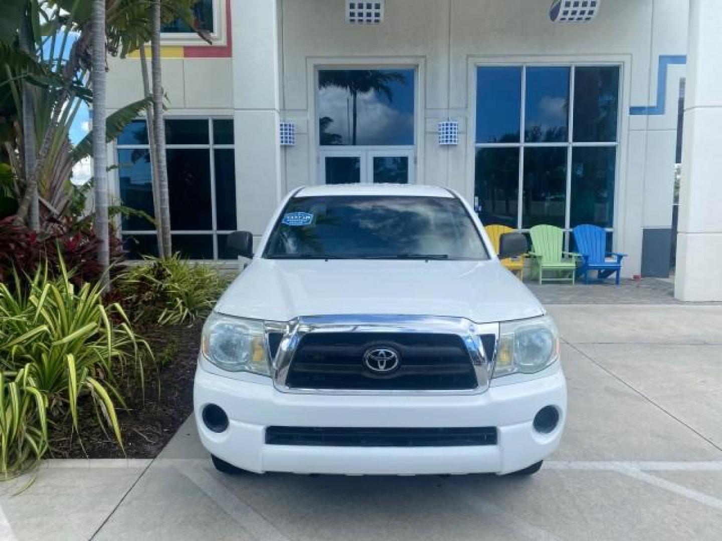 2005 Super White /Graphite Toyota Tacoma LOW MILES 58,735 X CAB (5TETX22N55Z) with an 2.7L DOHC EFI 16-Valve I4 VVT-i Engine engine, Automatic transmission, located at 4701 North Dixie Hwy, Pompano Beach, FL, 33064, (954) 422-2889, 26.240938, -80.123474 - OUR WEBPAGE FLORIDACARS1.COM HAS OVER 100 PHOTOS AND FREE CARFAX LINK 2005 TOYOTA TACOMA VIN: 5TETX22N55Z028901 5 T E T X 2 2 N 5 5 Z 0 2 8 9 0 1 CLUB CAB PICKUP 2.7L I4 F DOHC 16V GASOLINE 26 MPG REAR WHEEL DRIVE Features ABS Brakes AM/FM Stereo Automatic Transmission CD Audio Cloth Seats Cruise Co- Photo#29