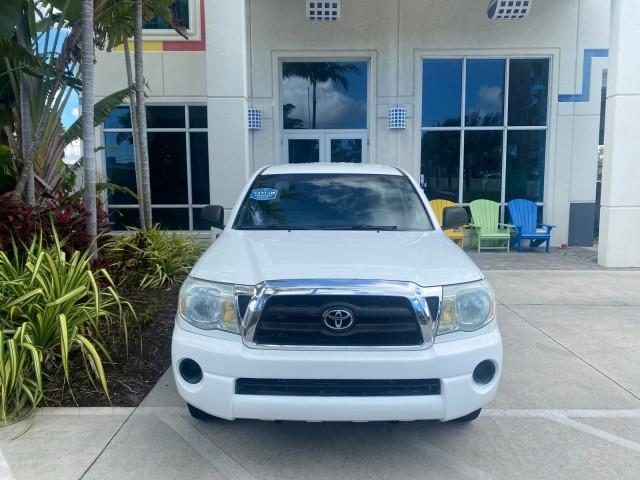 2005 Super White /Graphite Toyota Tacoma LOW MILES 58,735 X CAB (5TETX22N55Z) with an 2.7L DOHC EFI 16-Valve I4 VVT-i Engine engine, Automatic transmission, located at 4701 North Dixie Hwy, Pompano Beach, FL, 33064, (954) 422-2889, 26.240938, -80.123474 - OUR WEBPAGE FLORIDACARS1.COM HAS OVER 100 PHOTOS AND FREE CARFAX LINK 2005 TOYOTA TACOMA VIN: 5TETX22N55Z028901 5 T E T X 2 2 N 5 5 Z 0 2 8 9 0 1 CLUB CAB PICKUP 2.7L I4 F DOHC 16V GASOLINE 26 MPG REAR WHEEL DRIVE Features ABS Brakes AM/FM Stereo Automatic Transmission CD Audio Cloth Seats Cruise Co - Photo#29