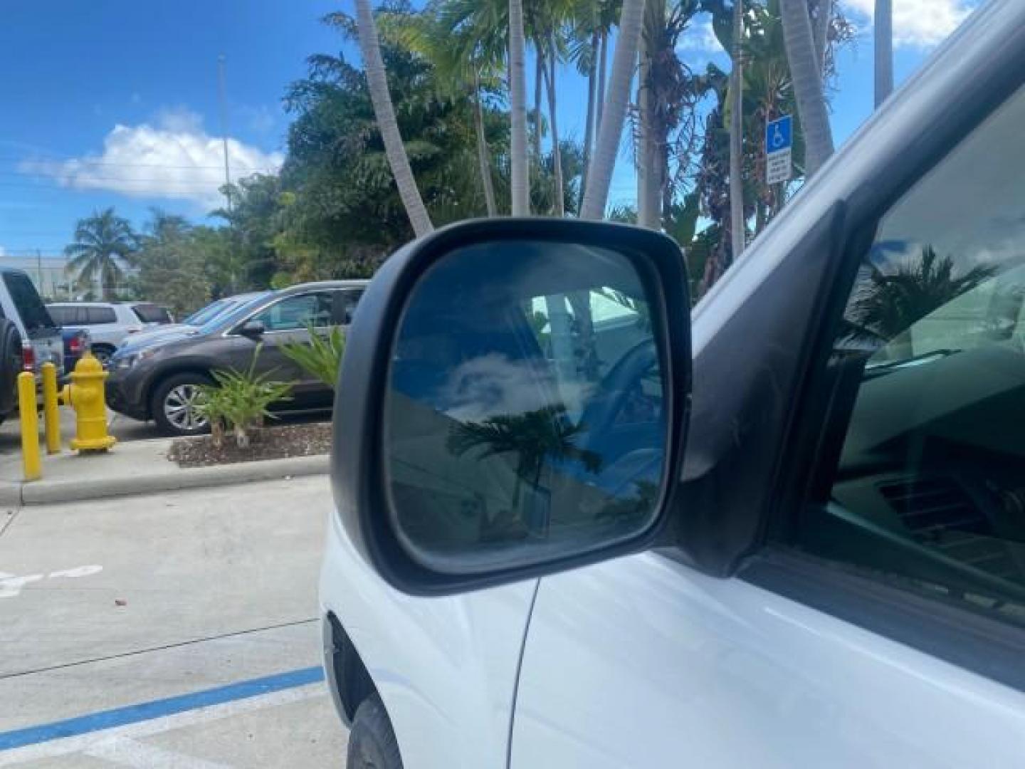 2005 Super White /Graphite Toyota Tacoma LOW MILES 58,735 X CAB (5TETX22N55Z) with an 2.7L DOHC EFI 16-Valve I4 VVT-i Engine engine, Automatic transmission, located at 4701 North Dixie Hwy, Pompano Beach, FL, 33064, (954) 422-2889, 26.240938, -80.123474 - OUR WEBPAGE FLORIDACARS1.COM HAS OVER 100 PHOTOS AND FREE CARFAX LINK 2005 TOYOTA TACOMA VIN: 5TETX22N55Z028901 5 T E T X 2 2 N 5 5 Z 0 2 8 9 0 1 CLUB CAB PICKUP 2.7L I4 F DOHC 16V GASOLINE 26 MPG REAR WHEEL DRIVE Features ABS Brakes AM/FM Stereo Automatic Transmission CD Audio Cloth Seats Cruise Co- Photo#40