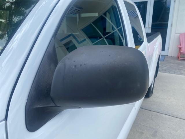 2005 Super White /Graphite Toyota Tacoma LOW MILES 58,735 X CAB (5TETX22N55Z) with an 2.7L DOHC EFI 16-Valve I4 VVT-i Engine engine, Automatic transmission, located at 4701 North Dixie Hwy, Pompano Beach, FL, 33064, (954) 422-2889, 26.240938, -80.123474 - OUR WEBPAGE FLORIDACARS1.COM HAS OVER 100 PHOTOS AND FREE CARFAX LINK 2005 TOYOTA TACOMA VIN: 5TETX22N55Z028901 5 T E T X 2 2 N 5 5 Z 0 2 8 9 0 1 CLUB CAB PICKUP 2.7L I4 F DOHC 16V GASOLINE 26 MPG REAR WHEEL DRIVE Features ABS Brakes AM/FM Stereo Automatic Transmission CD Audio Cloth Seats Cruise Co - Photo#41