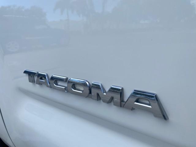 2005 Super White /Graphite Toyota Tacoma LOW MILES 58,735 X CAB (5TETX22N55Z) with an 2.7L DOHC EFI 16-Valve I4 VVT-i Engine engine, Automatic transmission, located at 4701 North Dixie Hwy, Pompano Beach, FL, 33064, (954) 422-2889, 26.240938, -80.123474 - OUR WEBPAGE FLORIDACARS1.COM HAS OVER 100 PHOTOS AND FREE CARFAX LINK 2005 TOYOTA TACOMA VIN: 5TETX22N55Z028901 5 T E T X 2 2 N 5 5 Z 0 2 8 9 0 1 CLUB CAB PICKUP 2.7L I4 F DOHC 16V GASOLINE 26 MPG REAR WHEEL DRIVE Features ABS Brakes AM/FM Stereo Automatic Transmission CD Audio Cloth Seats Cruise Co - Photo#42