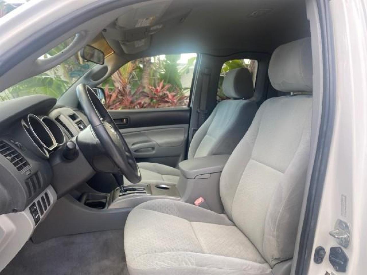 2005 Super White /Graphite Toyota Tacoma LOW MILES 58,735 X CAB (5TETX22N55Z) with an 2.7L DOHC EFI 16-Valve I4 VVT-i Engine engine, Automatic transmission, located at 4701 North Dixie Hwy, Pompano Beach, FL, 33064, (954) 422-2889, 26.240938, -80.123474 - OUR WEBPAGE FLORIDACARS1.COM HAS OVER 100 PHOTOS AND FREE CARFAX LINK 2005 TOYOTA TACOMA VIN: 5TETX22N55Z028901 5 T E T X 2 2 N 5 5 Z 0 2 8 9 0 1 CLUB CAB PICKUP 2.7L I4 F DOHC 16V GASOLINE 26 MPG REAR WHEEL DRIVE Features ABS Brakes AM/FM Stereo Automatic Transmission CD Audio Cloth Seats Cruise Co- Photo#44