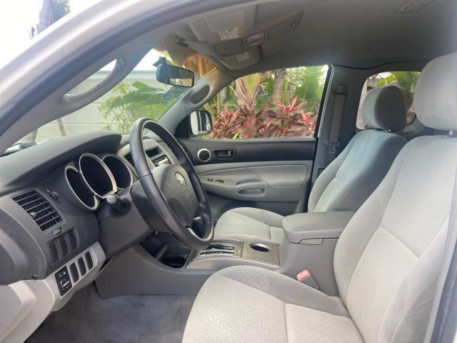 2005 Super White /Graphite Toyota Tacoma LOW MILES 58,735 X CAB (5TETX22N55Z) with an 2.7L DOHC EFI 16-Valve I4 VVT-i Engine engine, Automatic transmission, located at 4701 North Dixie Hwy, Pompano Beach, FL, 33064, (954) 422-2889, 26.240938, -80.123474 - OUR WEBPAGE FLORIDACARS1.COM HAS OVER 100 PHOTOS AND FREE CARFAX LINK 2005 TOYOTA TACOMA VIN: 5TETX22N55Z028901 5 T E T X 2 2 N 5 5 Z 0 2 8 9 0 1 CLUB CAB PICKUP 2.7L I4 F DOHC 16V GASOLINE 26 MPG REAR WHEEL DRIVE Features ABS Brakes AM/FM Stereo Automatic Transmission CD Audio Cloth Seats Cruise Co - Photo#46