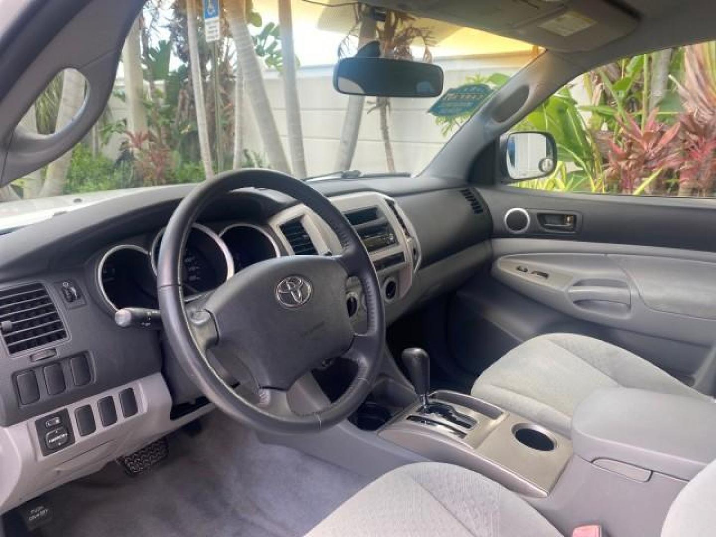 2005 Super White /Graphite Toyota Tacoma LOW MILES 58,735 X CAB (5TETX22N55Z) with an 2.7L DOHC EFI 16-Valve I4 VVT-i Engine engine, Automatic transmission, located at 4701 North Dixie Hwy, Pompano Beach, FL, 33064, (954) 422-2889, 26.240938, -80.123474 - OUR WEBPAGE FLORIDACARS1.COM HAS OVER 100 PHOTOS AND FREE CARFAX LINK 2005 TOYOTA TACOMA VIN: 5TETX22N55Z028901 5 T E T X 2 2 N 5 5 Z 0 2 8 9 0 1 CLUB CAB PICKUP 2.7L I4 F DOHC 16V GASOLINE 26 MPG REAR WHEEL DRIVE Features ABS Brakes AM/FM Stereo Automatic Transmission CD Audio Cloth Seats Cruise Co- Photo#49