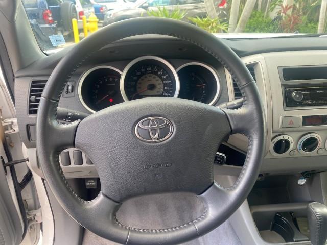2005 Super White /Graphite Toyota Tacoma LOW MILES 58,735 X CAB (5TETX22N55Z) with an 2.7L DOHC EFI 16-Valve I4 VVT-i Engine engine, Automatic transmission, located at 4701 North Dixie Hwy, Pompano Beach, FL, 33064, (954) 422-2889, 26.240938, -80.123474 - OUR WEBPAGE FLORIDACARS1.COM HAS OVER 100 PHOTOS AND FREE CARFAX LINK 2005 TOYOTA TACOMA VIN: 5TETX22N55Z028901 5 T E T X 2 2 N 5 5 Z 0 2 8 9 0 1 CLUB CAB PICKUP 2.7L I4 F DOHC 16V GASOLINE 26 MPG REAR WHEEL DRIVE Features ABS Brakes AM/FM Stereo Automatic Transmission CD Audio Cloth Seats Cruise Co - Photo#50