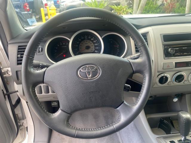 2005 Super White /Graphite Toyota Tacoma LOW MILES 58,735 X CAB (5TETX22N55Z) with an 2.7L DOHC EFI 16-Valve I4 VVT-i Engine engine, Automatic transmission, located at 4701 North Dixie Hwy, Pompano Beach, FL, 33064, (954) 422-2889, 26.240938, -80.123474 - OUR WEBPAGE FLORIDACARS1.COM HAS OVER 100 PHOTOS AND FREE CARFAX LINK 2005 TOYOTA TACOMA VIN: 5TETX22N55Z028901 5 T E T X 2 2 N 5 5 Z 0 2 8 9 0 1 CLUB CAB PICKUP 2.7L I4 F DOHC 16V GASOLINE 26 MPG REAR WHEEL DRIVE Features ABS Brakes AM/FM Stereo Automatic Transmission CD Audio Cloth Seats Cruise Co - Photo#51
